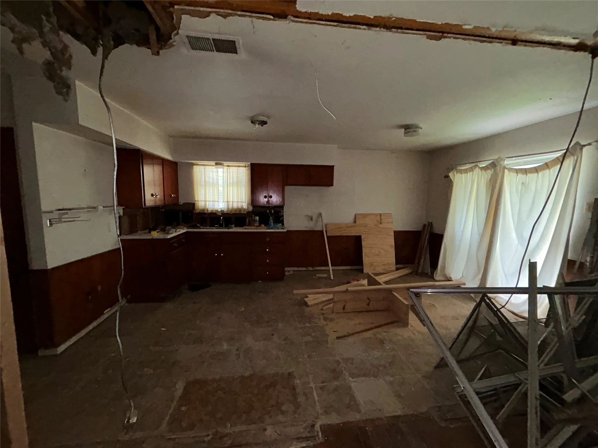 Single Family Residence For Sale in Dallas County , 3502 Demaret Drive, Mesquite, Texas 75150, 3 Bedrooms, 2 Bathrooms, Garage spaces, 1,440 Sqft, built in 1959, Price $200,000, mls#21321084, Real Estate Agent in Mesquite, Homes For Sale in Dallas county, Homes For Sale in Mesquite, Realtor in Mesquite Texas, Real Estate Brokerage Independent Realty Texas, Luminita Cordes Realtor