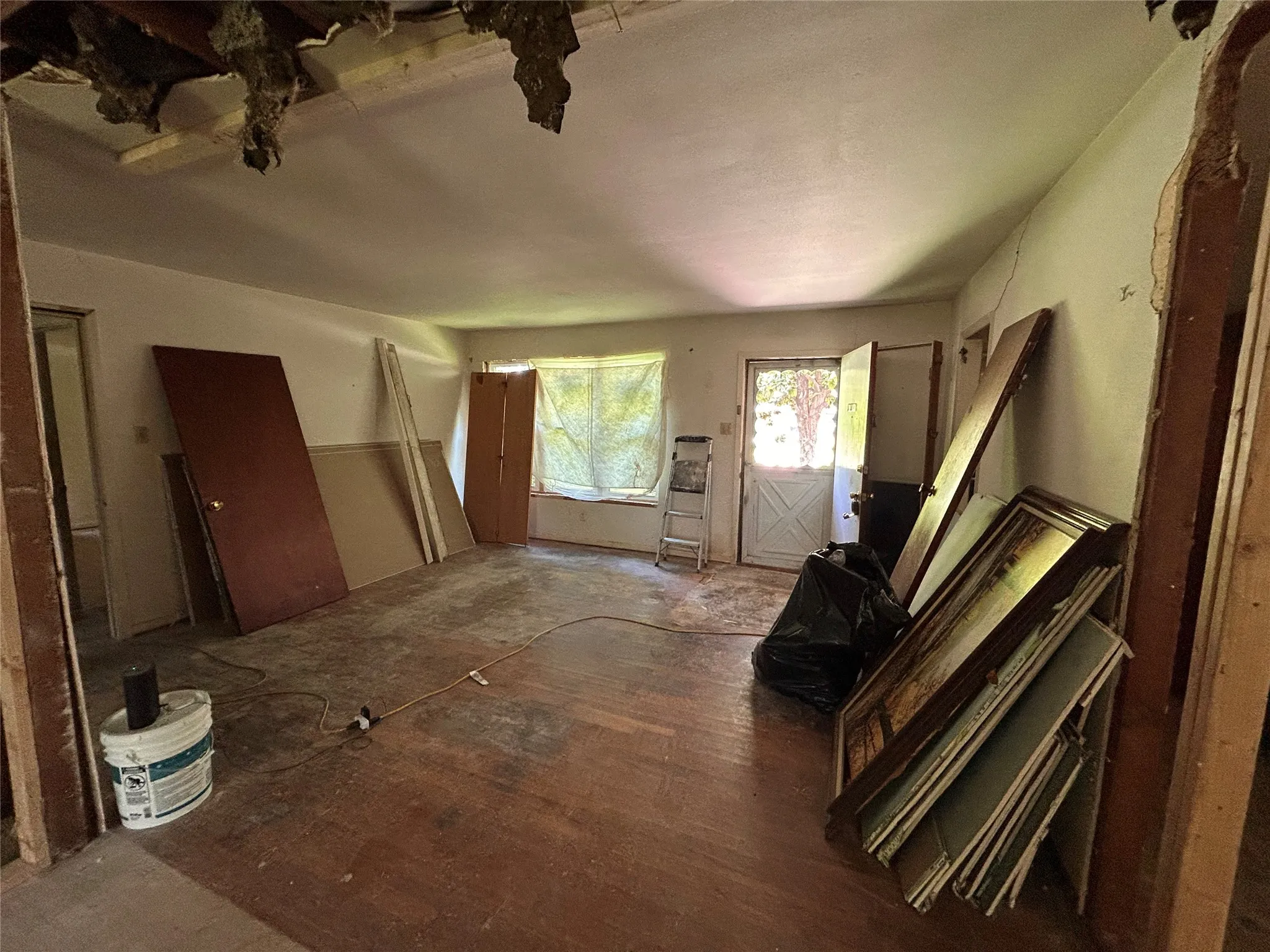 Single Family Residence For Sale in Dallas County , 3502 Demaret Drive, Mesquite, Texas 75150, 3 Bedrooms, 2 Bathrooms, Garage spaces, 1,440 Sqft, built in 1959, Price $200,000, mls#21321084, Real Estate Agent in Mesquite, Homes For Sale in Dallas county, Homes For Sale in Mesquite, Realtor in Mesquite Texas, Real Estate Brokerage Independent Realty Texas, Luminita Cordes Realtor