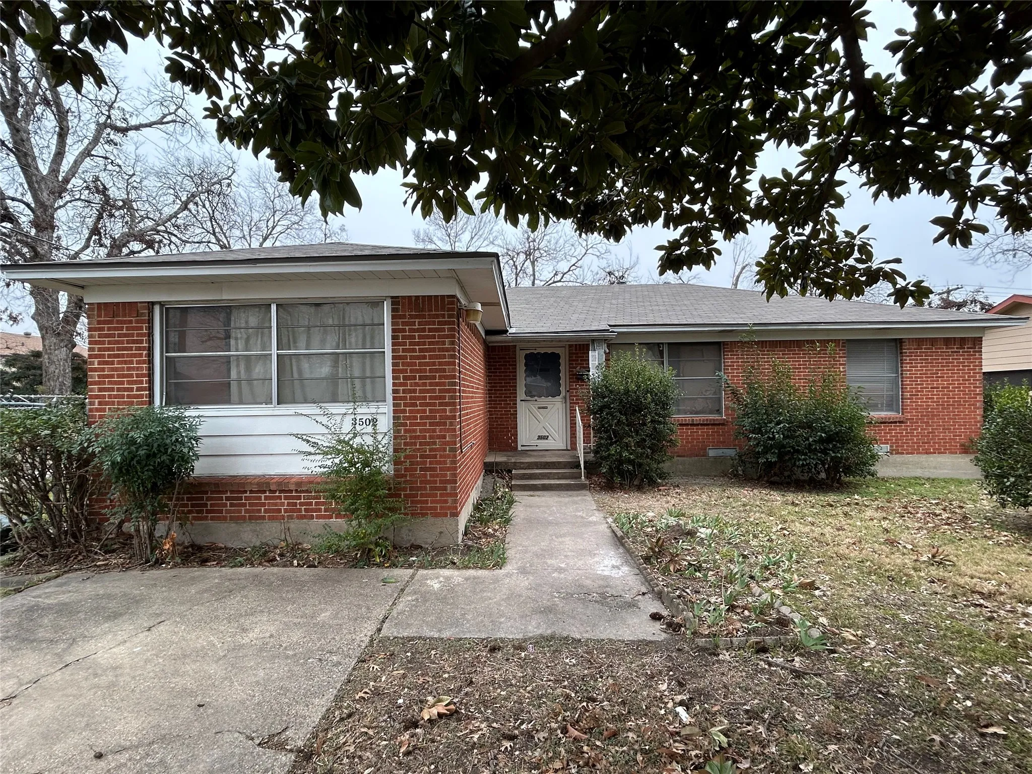 Single Family Residence For Sale in Dallas County , 3502 Demaret Drive, Mesquite, Texas 75150, 3 Bedrooms, 2 Bathrooms, Garage spaces, 1,440 Sqft, built in 1959, Price $200,000, mls#21321084, Real Estate Agent in Mesquite, Homes For Sale in Dallas county, Homes For Sale in Mesquite, Realtor in Mesquite Texas, Real Estate Brokerage Independent Realty Texas, Luminita Cordes Realtor