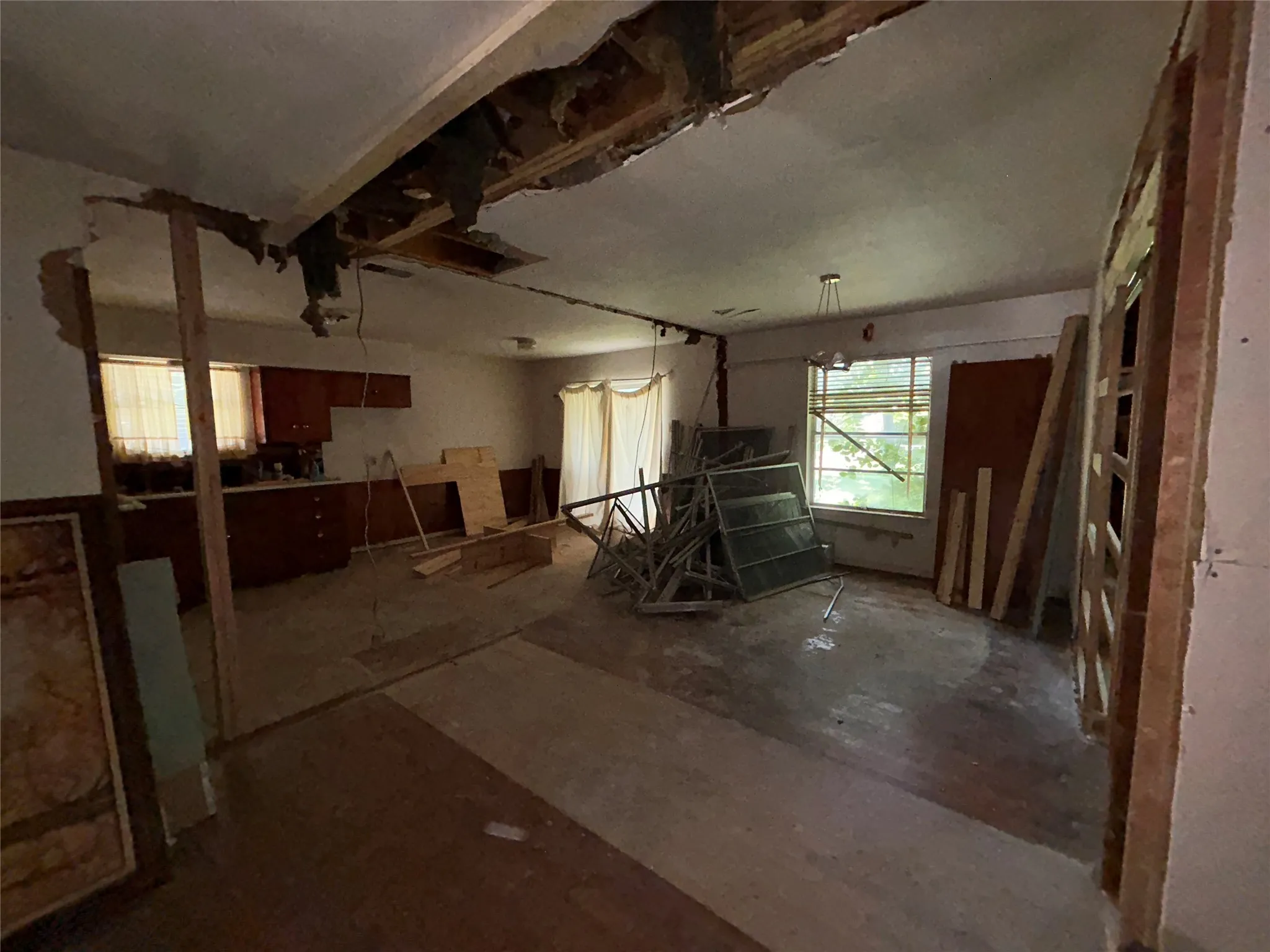 Single Family Residence For Sale in Dallas County , 3502 Demaret Drive, Mesquite, Texas 75150, 3 Bedrooms, 2 Bathrooms, Garage spaces, 1,440 Sqft, built in 1959, Price $200,000, mls#21321084, Real Estate Agent in Mesquite, Homes For Sale in Dallas county, Homes For Sale in Mesquite, Realtor in Mesquite Texas, Real Estate Brokerage Independent Realty Texas, Luminita Cordes Realtor