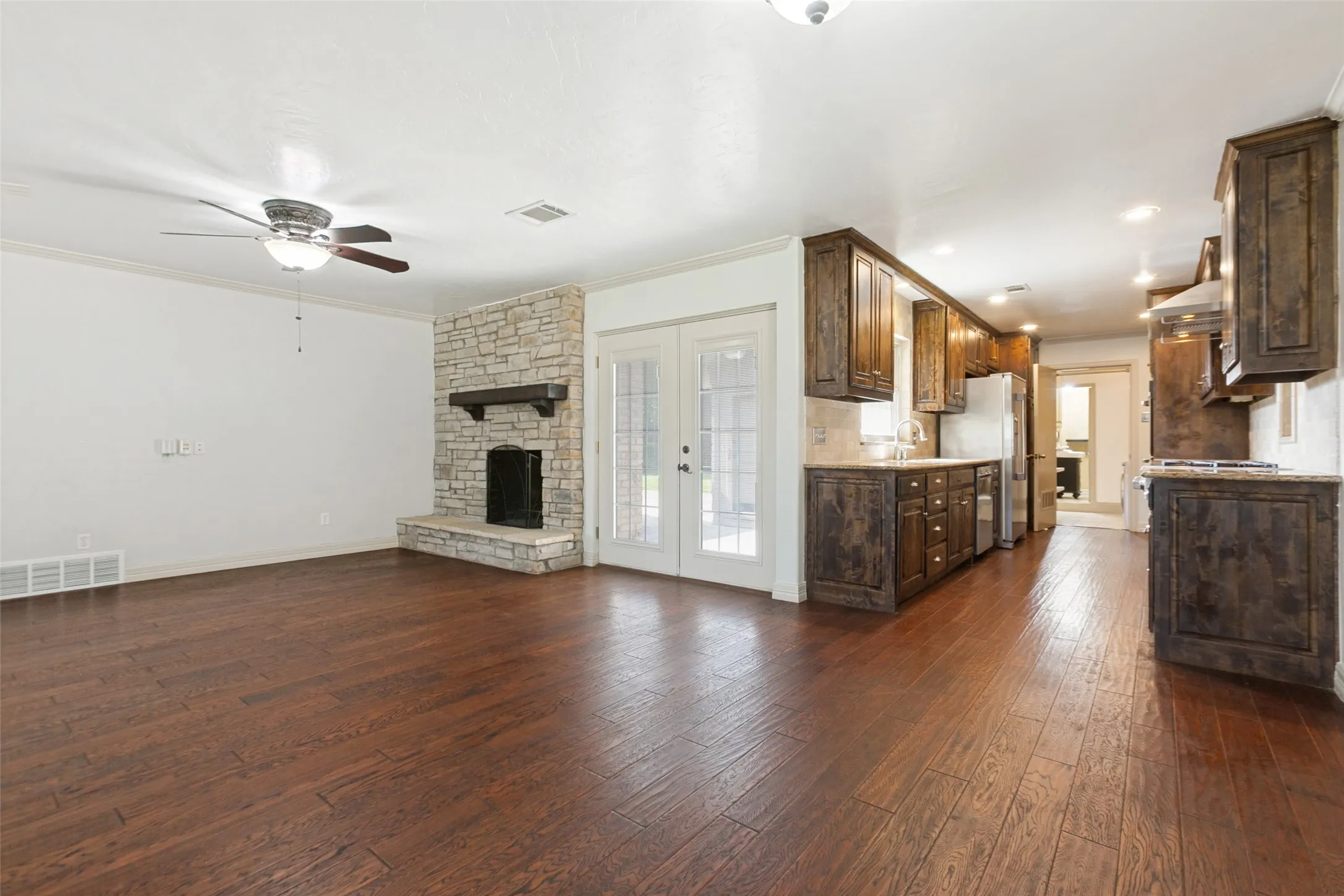 Single Family Residence For Sale in Dallas County , 701 Brentwood Lane, Richardson, Texas 75080, 5 Bedroom, 3 Bathroom, Garage spaces, 2,187 Sqft, built in 1965, mls#21317898, Real Estate Agent in Richardson, Homes For Sale in Dallas county, Homes For Sale in Richardson, Realtor in Richardson Texas, Real Estate Brokerage Independent Realty Texas, Luminita Cordes Realtor