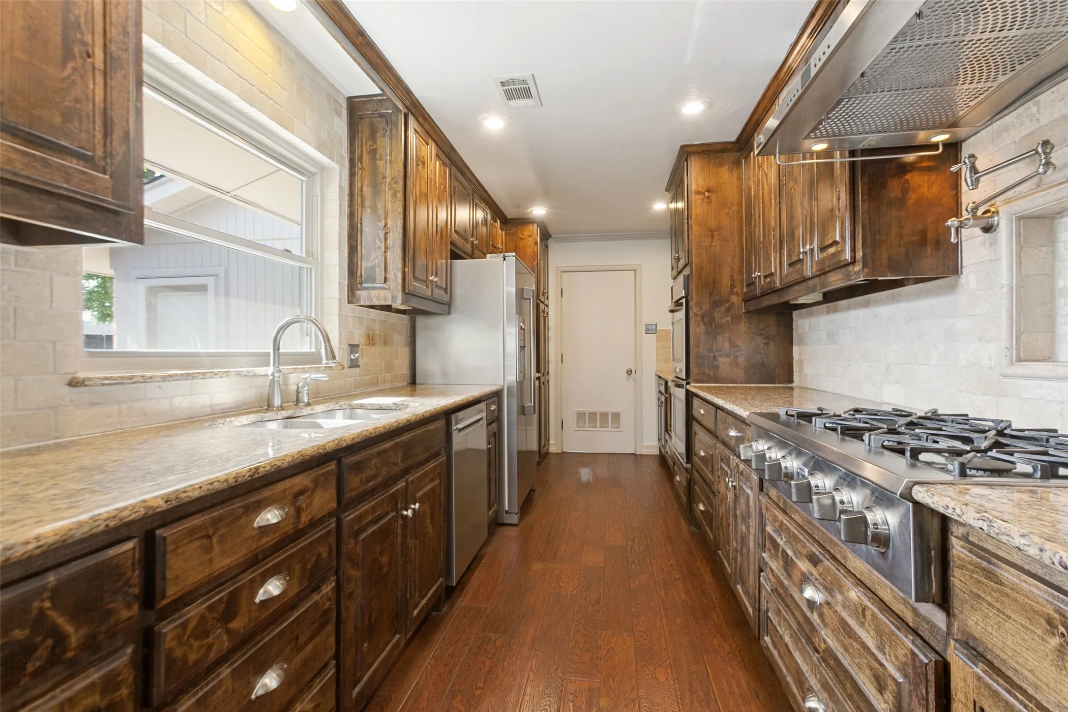 Single Family Residence For Sale in Dallas County , 701 Brentwood Lane, Richardson, Texas 75080, 5 Bedroom, 3 Bathroom, Garage spaces, 2,187 Sqft, built in 1965, mls#21317898, Real Estate Agent in Richardson, Homes For Sale in Dallas county, Homes For Sale in Richardson, Realtor in Richardson Texas, Real Estate Brokerage Independent Realty Texas, Luminita Cordes Realtor