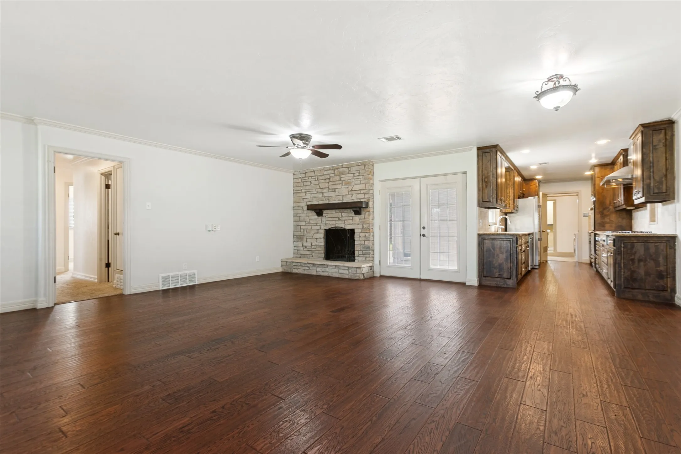 Single Family Residence For Sale in Dallas County , 701 Brentwood Lane, Richardson, Texas 75080, 5 Bedroom, 3 Bathroom, Garage spaces, 2,187 Sqft, built in 1965, mls#21317898, Real Estate Agent in Richardson, Homes For Sale in Dallas county, Homes For Sale in Richardson, Realtor in Richardson Texas, Real Estate Brokerage Independent Realty Texas, Luminita Cordes Realtor