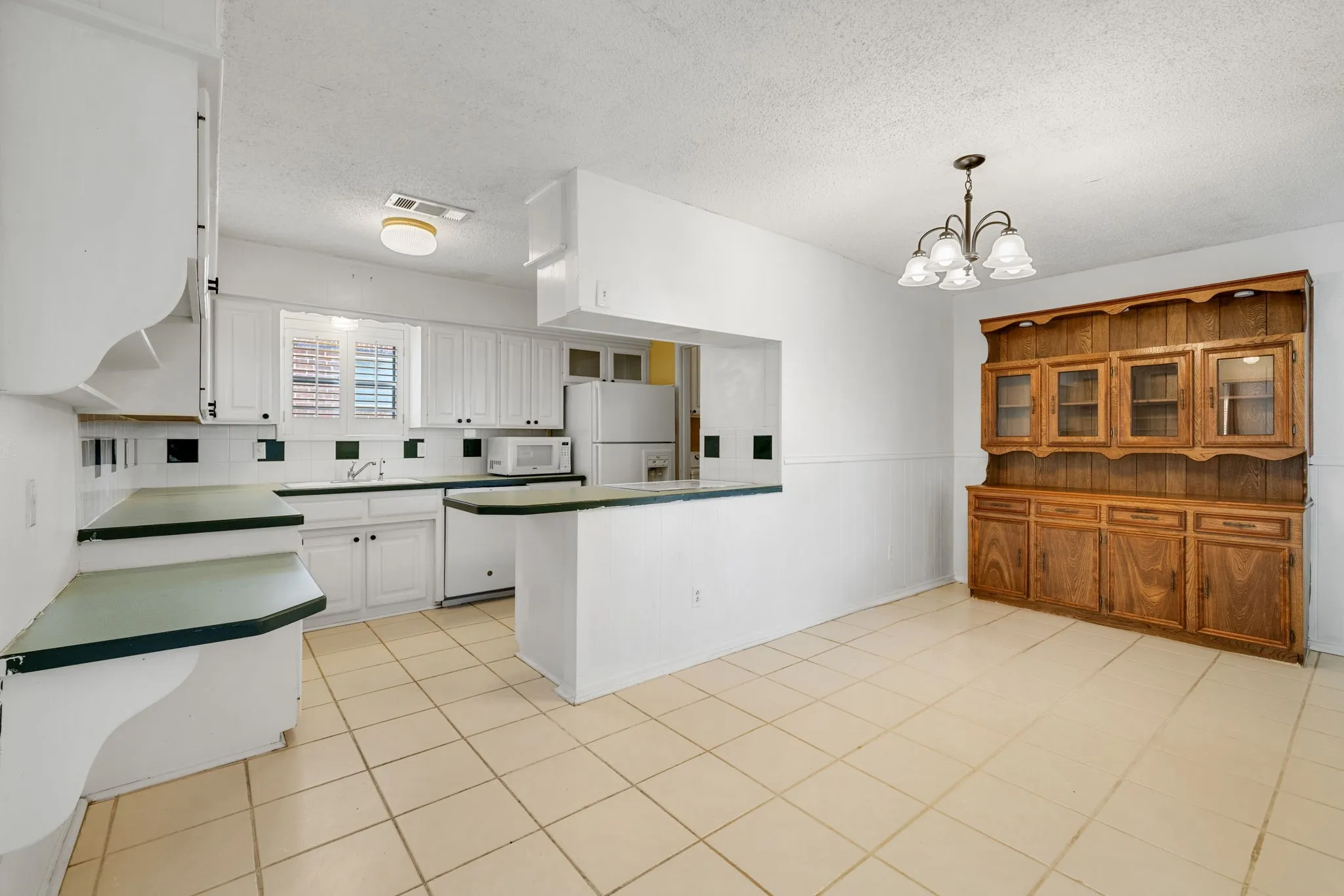 Single Family Residence For Sale in Collin County , 8348 Hillside Drive, Frisco, Texas 75033, 3 Bedroom, 2 Bathroom, 2 Garage spaces, 1,506 Sqft, built in 1970, mls#21318713, Real Estate Agent in Frisco, Homes For Sale in Collin county, Homes For Sale in Frisco, Realtor in Frisco Texas, Real Estate Brokerage Independent Realty Texas, Luminita Cordes Realtor