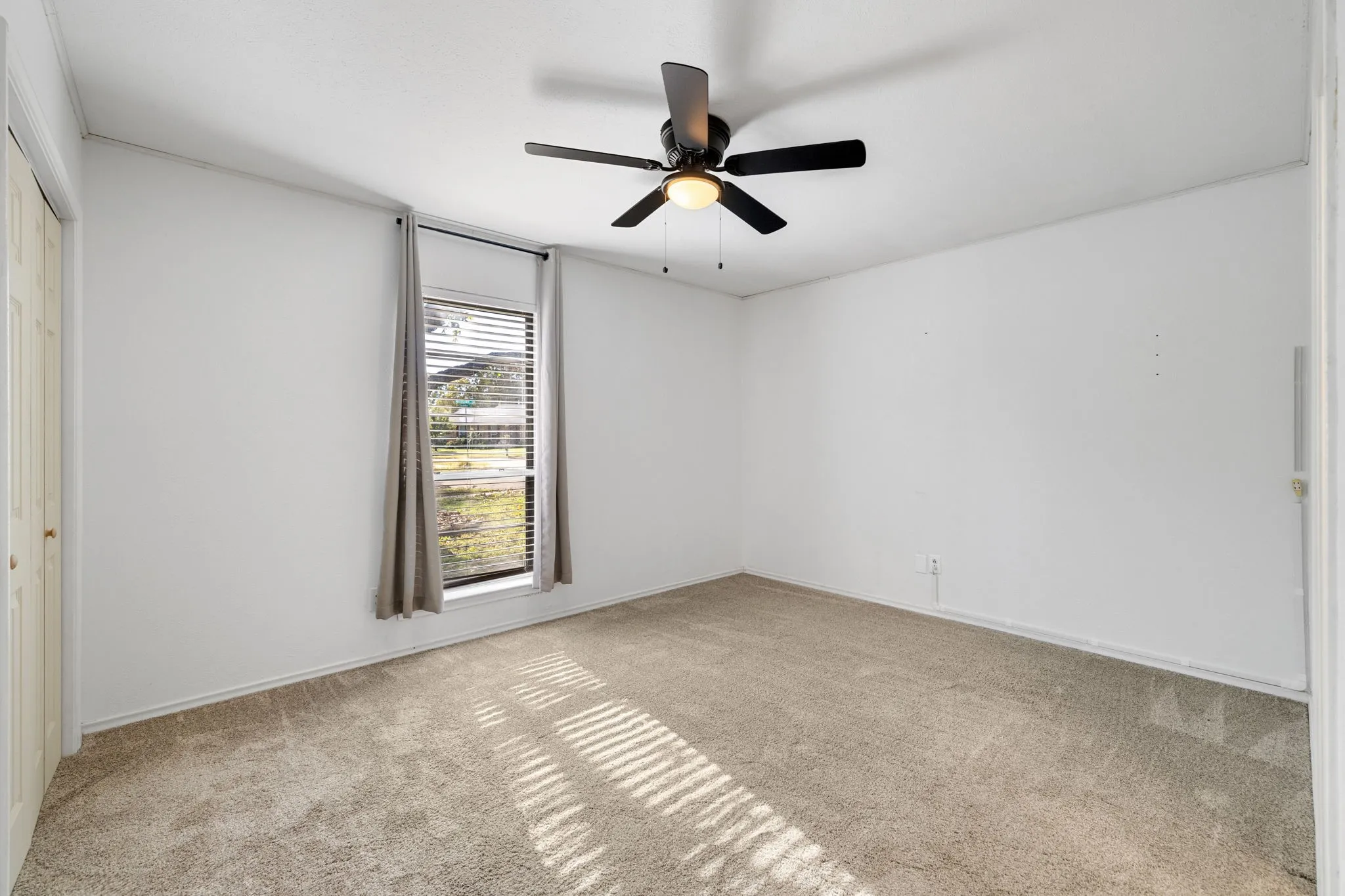 Single Family Residence For Sale in Collin County , 8348 Hillside Drive, Frisco, Texas 75033, 3 Bedroom, 2 Bathroom, 2 Garage spaces, 1,506 Sqft, built in 1970, mls#21318713, Real Estate Agent in Frisco, Homes For Sale in Collin county, Homes For Sale in Frisco, Realtor in Frisco Texas, Real Estate Brokerage Independent Realty Texas, Luminita Cordes Realtor