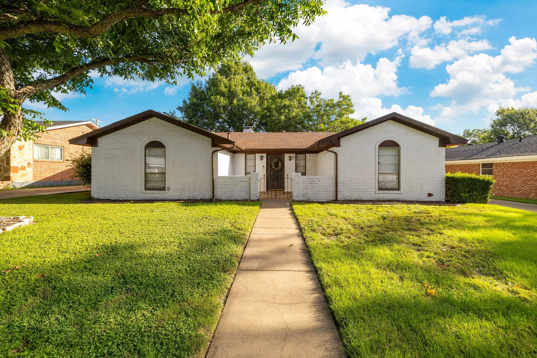 Single Family Residence For Sale in Collin County , 8348 Hillside Drive, Frisco, Texas 75033, 3 Bedroom, 2 Bathroom, 2 Garage spaces, 1,506 Sqft, built in 1970, mls#21318713, Real Estate Agent in Frisco, Homes For Sale in Collin county, Homes For Sale in Frisco, Realtor in Frisco Texas, Real Estate Brokerage Independent Realty Texas, Luminita Cordes Realtor