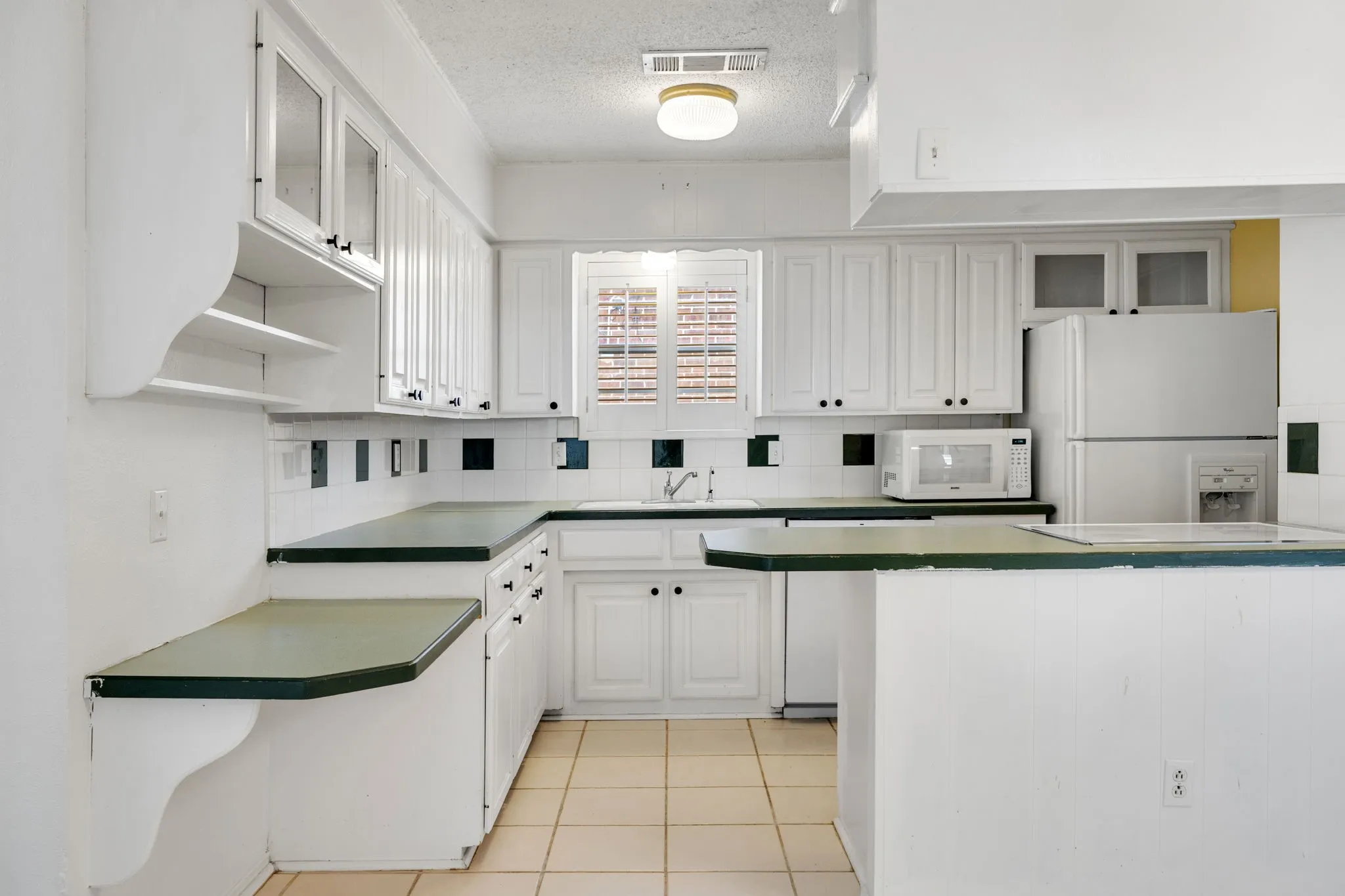 Single Family Residence For Sale in Collin County , 8348 Hillside Drive, Frisco, Texas 75033, 3 Bedroom, 2 Bathroom, 2 Garage spaces, 1,506 Sqft, built in 1970, mls#21318713, Real Estate Agent in Frisco, Homes For Sale in Collin county, Homes For Sale in Frisco, Realtor in Frisco Texas, Real Estate Brokerage Independent Realty Texas, Luminita Cordes Realtor