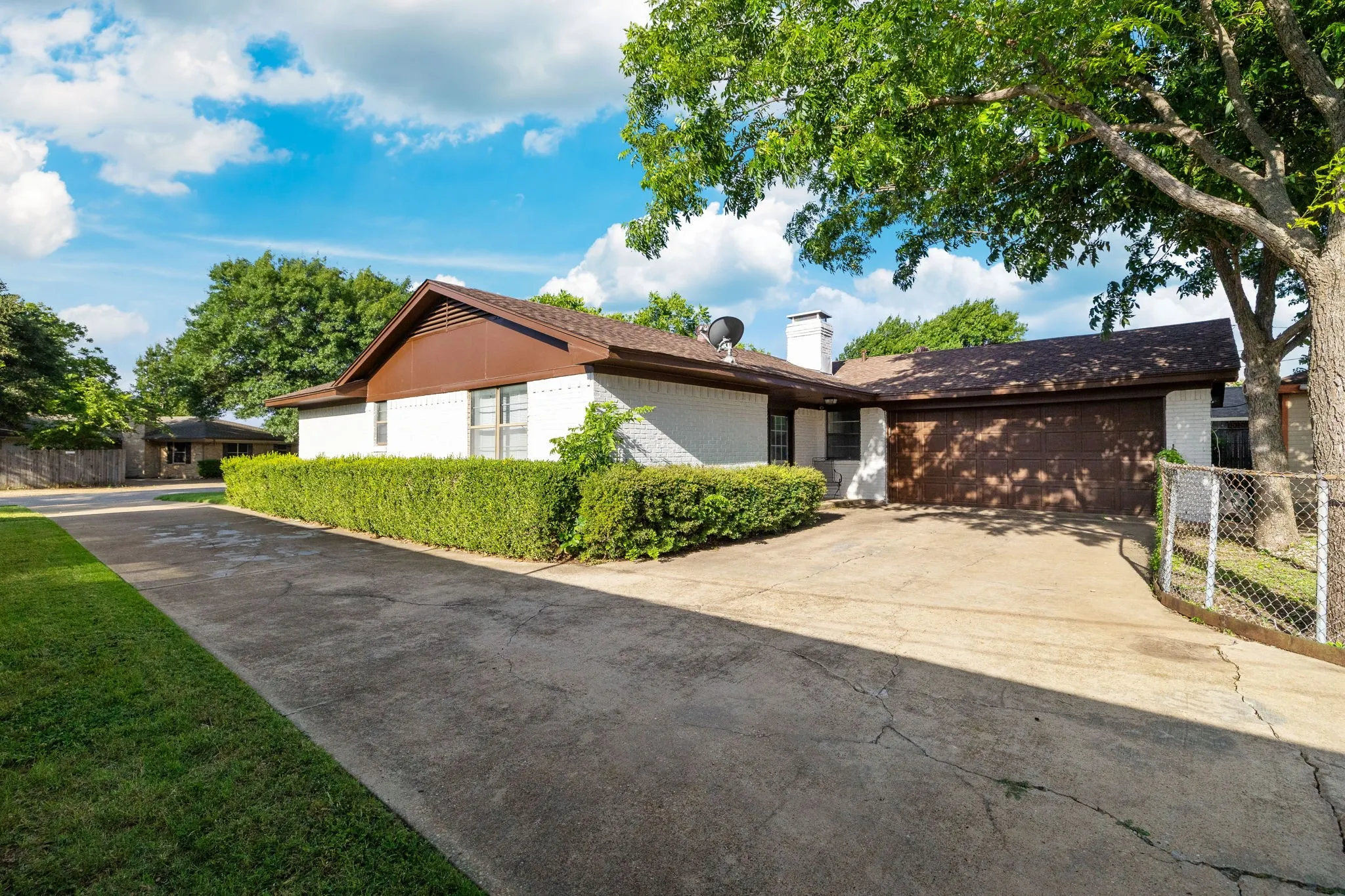 Single Family Residence For Sale in Collin County , 8348 Hillside Drive, Frisco, Texas 75033, 3 Bedroom, 2 Bathroom, 2 Garage spaces, 1,506 Sqft, built in 1970, mls#21318713, Real Estate Agent in Frisco, Homes For Sale in Collin county, Homes For Sale in Frisco, Realtor in Frisco Texas, Real Estate Brokerage Independent Realty Texas, Luminita Cordes Realtor