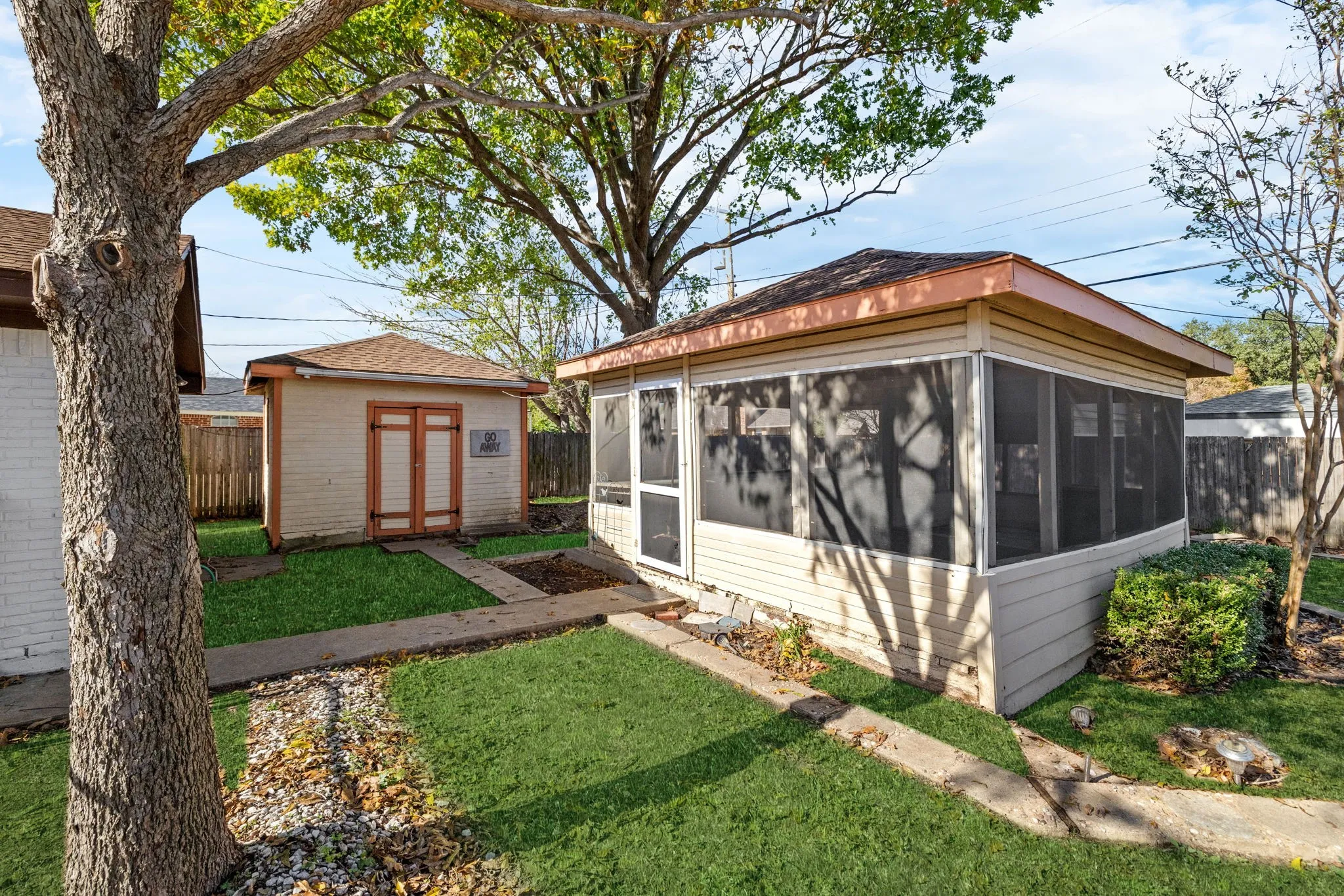 Single Family Residence For Sale in Collin County , 8348 Hillside Drive, Frisco, Texas 75033, 3 Bedroom, 2 Bathroom, 2 Garage spaces, 1,506 Sqft, built in 1970, mls#21318713, Real Estate Agent in Frisco, Homes For Sale in Collin county, Homes For Sale in Frisco, Realtor in Frisco Texas, Real Estate Brokerage Independent Realty Texas, Luminita Cordes Realtor