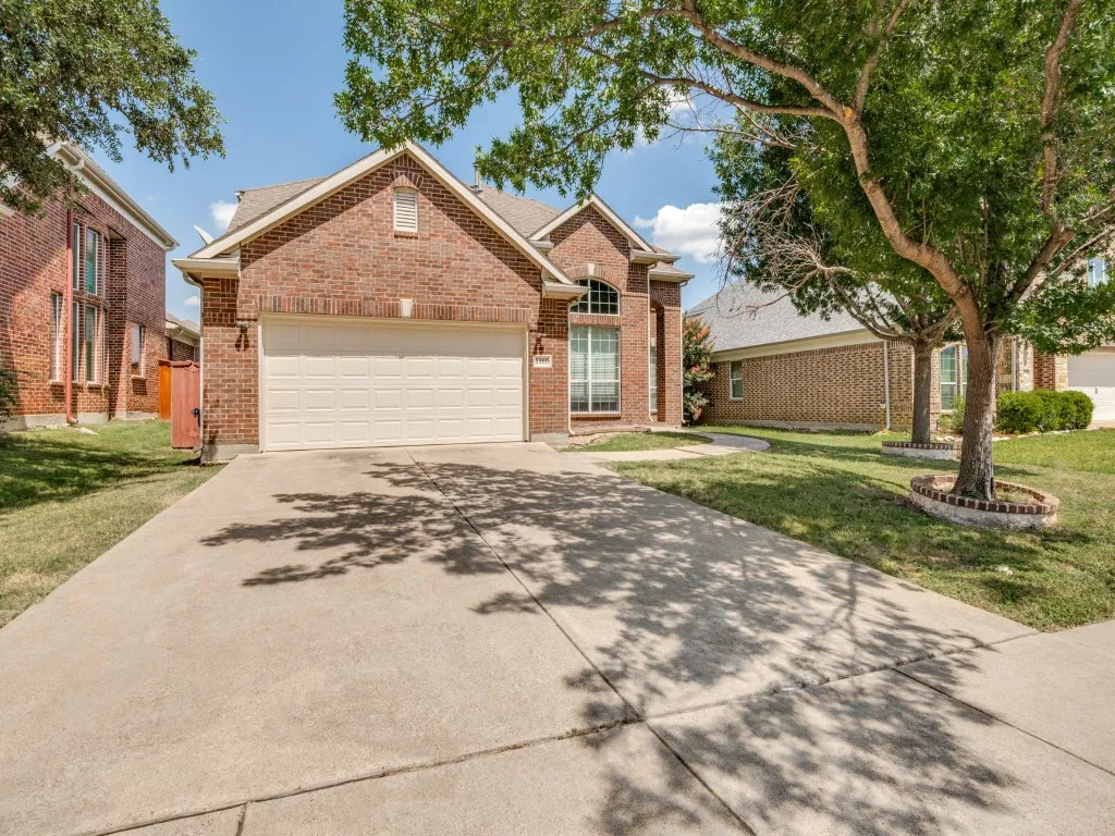 Single Family Residence For Sale in Dallas County , 5160 Finnhorse Drive, Grand Prairie, Texas 75052, 4 Bedroom, 4 Bathroom, 2 Garage spaces, 2,989 Sqft, built in 2004, mls#21321163, Real Estate Agent in Grand Prairie, Homes For Sale in Dallas county, Homes For Sale in Grand Prairie, Realtor in Grand Prairie Texas, Real Estate Brokerage Independent Realty Texas, Luminita Cordes Realtor