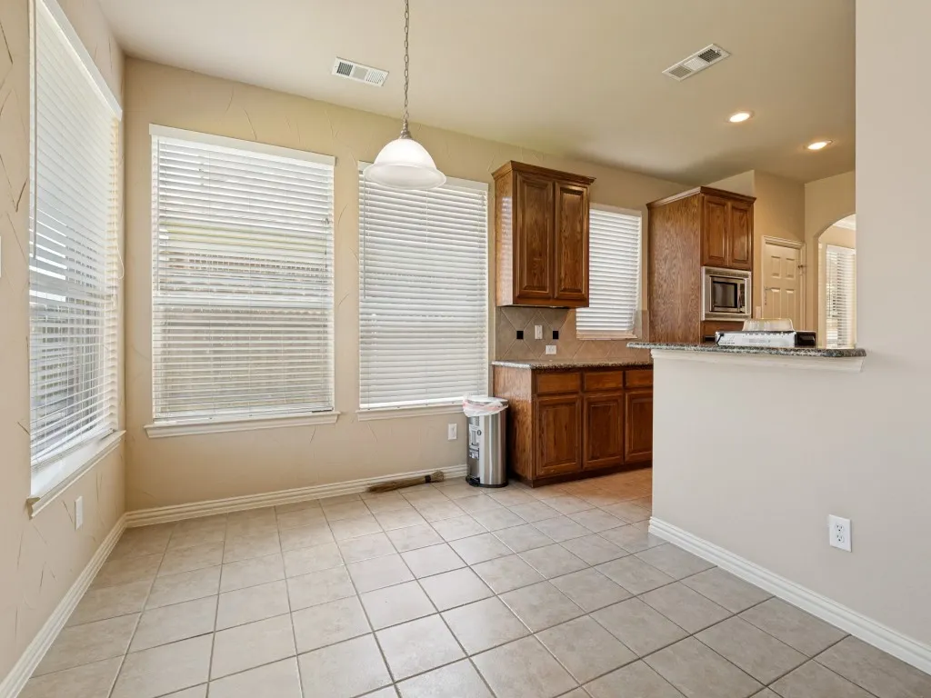 Single Family Residence For Sale in Dallas County , 5160 Finnhorse Drive, Grand Prairie, Texas 75052, 4 Bedroom, 4 Bathroom, 2 Garage spaces, 2,989 Sqft, built in 2004, mls#21321163, Real Estate Agent in Grand Prairie, Homes For Sale in Dallas county, Homes For Sale in Grand Prairie, Realtor in Grand Prairie Texas, Real Estate Brokerage Independent Realty Texas, Luminita Cordes Realtor
