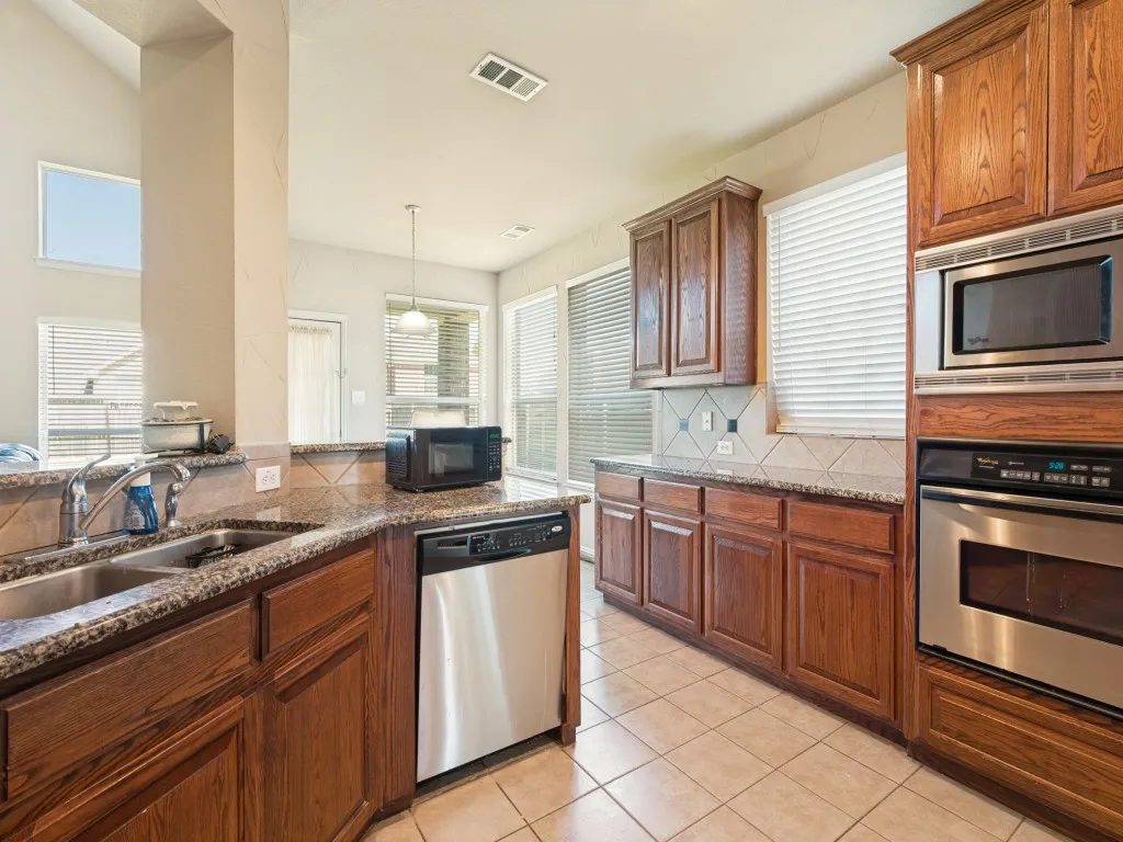 Single Family Residence For Sale in Dallas County , 5160 Finnhorse Drive, Grand Prairie, Texas 75052, 4 Bedroom, 4 Bathroom, 2 Garage spaces, 2,989 Sqft, built in 2004, mls#21321163, Real Estate Agent in Grand Prairie, Homes For Sale in Dallas county, Homes For Sale in Grand Prairie, Realtor in Grand Prairie Texas, Real Estate Brokerage Independent Realty Texas, Luminita Cordes Realtor