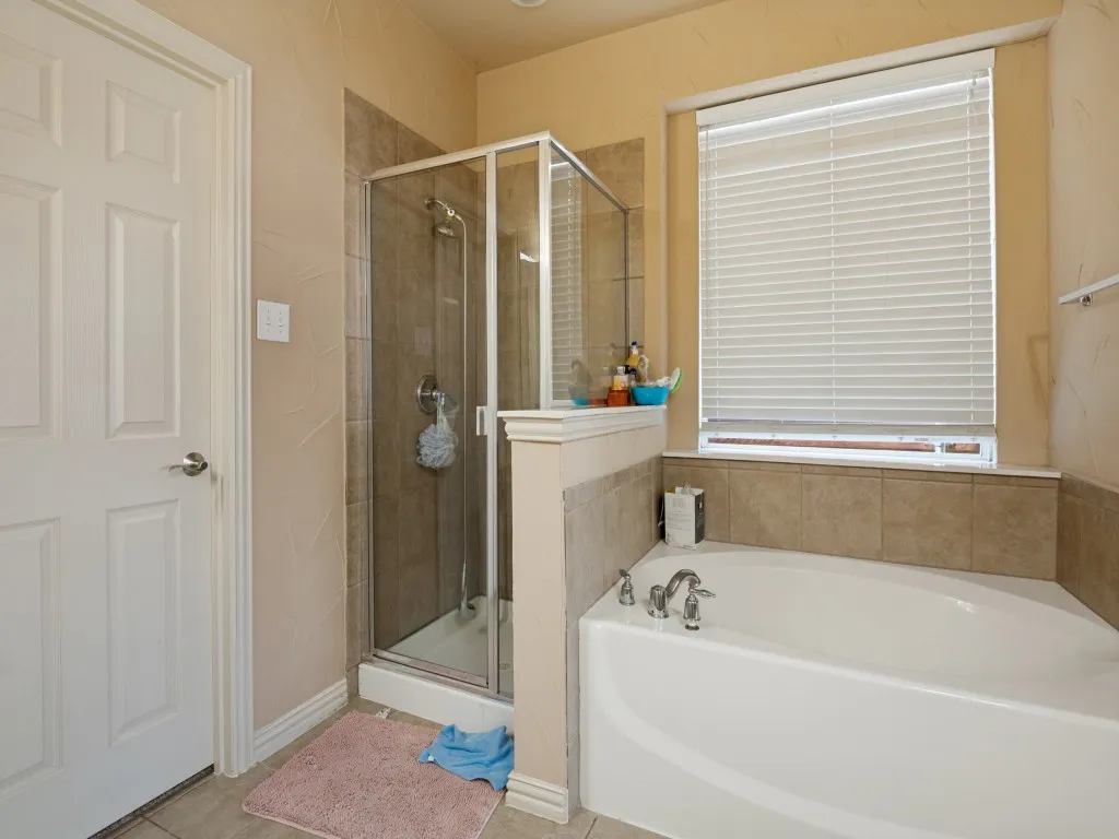 Single Family Residence For Sale in Dallas County , 5160 Finnhorse Drive, Grand Prairie, Texas 75052, 4 Bedroom, 4 Bathroom, 2 Garage spaces, 2,989 Sqft, built in 2004, mls#21321163, Real Estate Agent in Grand Prairie, Homes For Sale in Dallas county, Homes For Sale in Grand Prairie, Realtor in Grand Prairie Texas, Real Estate Brokerage Independent Realty Texas, Luminita Cordes Realtor