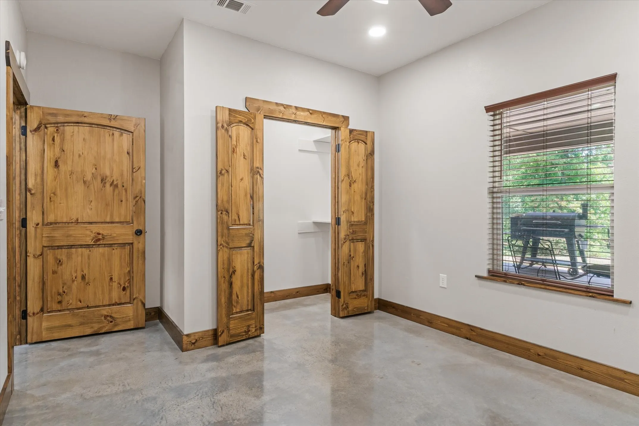 Single Family Residence For Sale in Van Zandt County , 182 VZ County Road 1228, Canton, Texas 75103, 5 Bedroom, 3 Bathroom, Garage spaces, 2,528 Sqft, built in 2022, mls#21321165, Real Estate Agent in Canton, Homes For Sale in Van Zandt county, Homes For Sale in Canton, Realtor in Canton Texas, Real Estate Brokerage Independent Realty Texas, Luminita Cordes Realtor