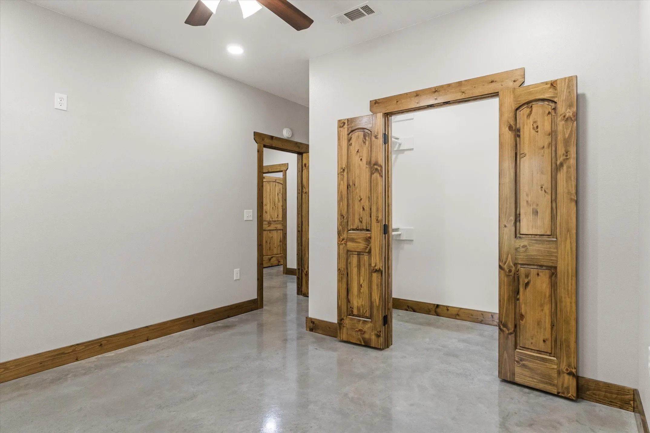 Single Family Residence For Sale in Van Zandt County , 182 VZ County Road 1228, Canton, Texas 75103, 5 Bedroom, 3 Bathroom, Garage spaces, 2,528 Sqft, built in 2022, mls#21321165, Real Estate Agent in Canton, Homes For Sale in Van Zandt county, Homes For Sale in Canton, Realtor in Canton Texas, Real Estate Brokerage Independent Realty Texas, Luminita Cordes Realtor