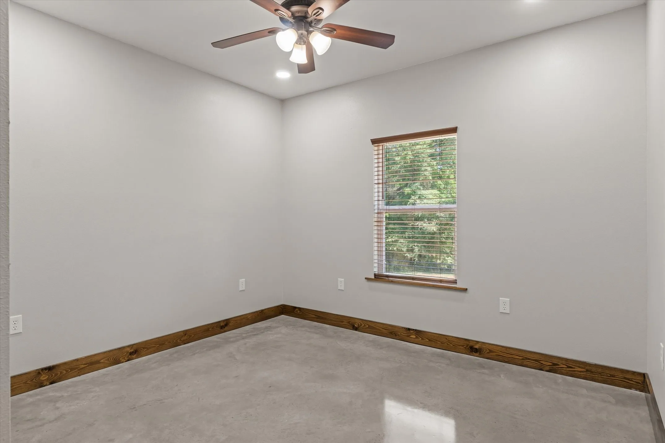 Single Family Residence For Sale in Van Zandt County , 182 VZ County Road 1228, Canton, Texas 75103, 5 Bedroom, 3 Bathroom, Garage spaces, 2,528 Sqft, built in 2022, mls#21321165, Real Estate Agent in Canton, Homes For Sale in Van Zandt county, Homes For Sale in Canton, Realtor in Canton Texas, Real Estate Brokerage Independent Realty Texas, Luminita Cordes Realtor