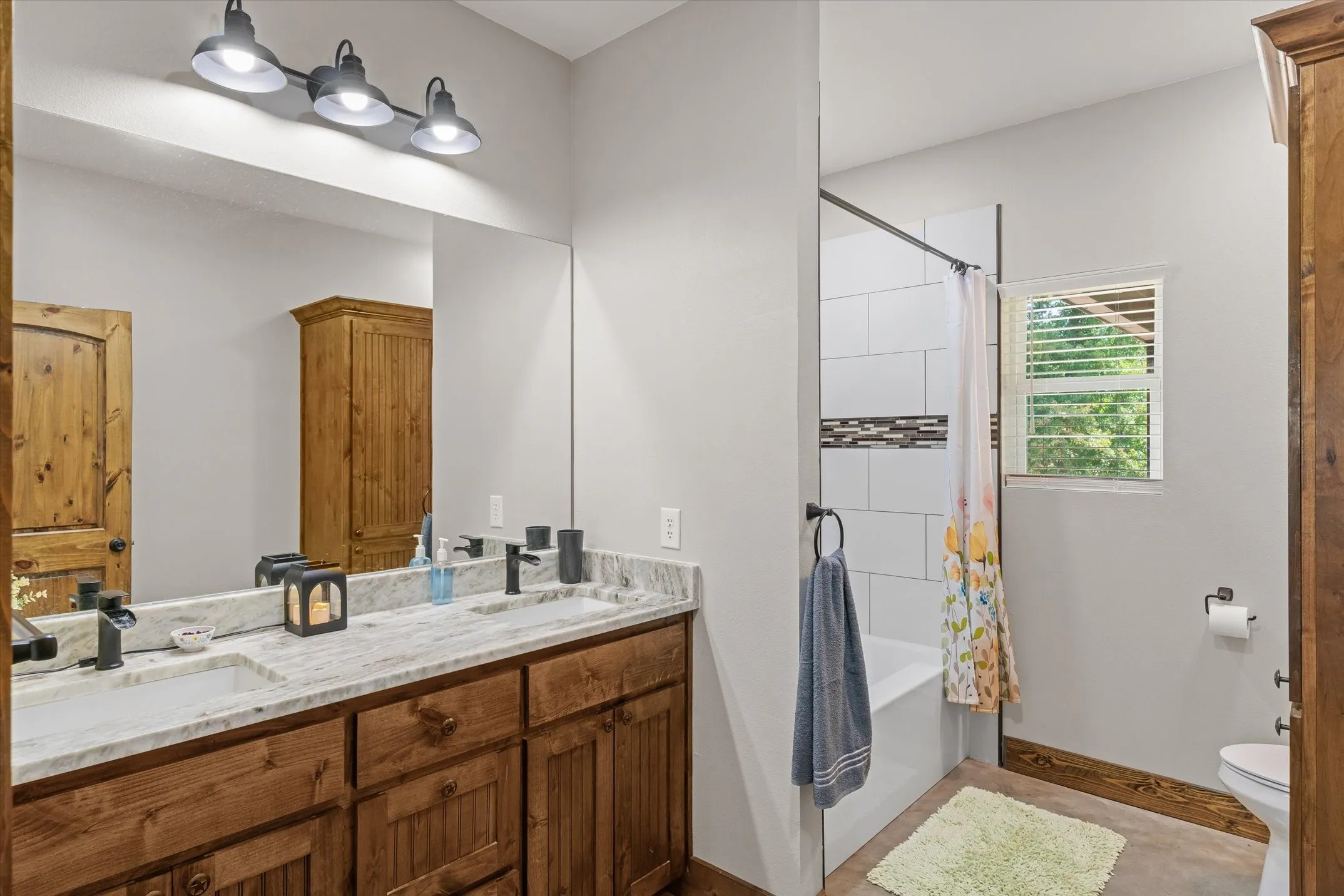 Single Family Residence For Sale in Van Zandt County , 182 VZ County Road 1228, Canton, Texas 75103, 5 Bedroom, 3 Bathroom, Garage spaces, 2,528 Sqft, built in 2022, mls#21321165, Real Estate Agent in Canton, Homes For Sale in Van Zandt county, Homes For Sale in Canton, Realtor in Canton Texas, Real Estate Brokerage Independent Realty Texas, Luminita Cordes Realtor