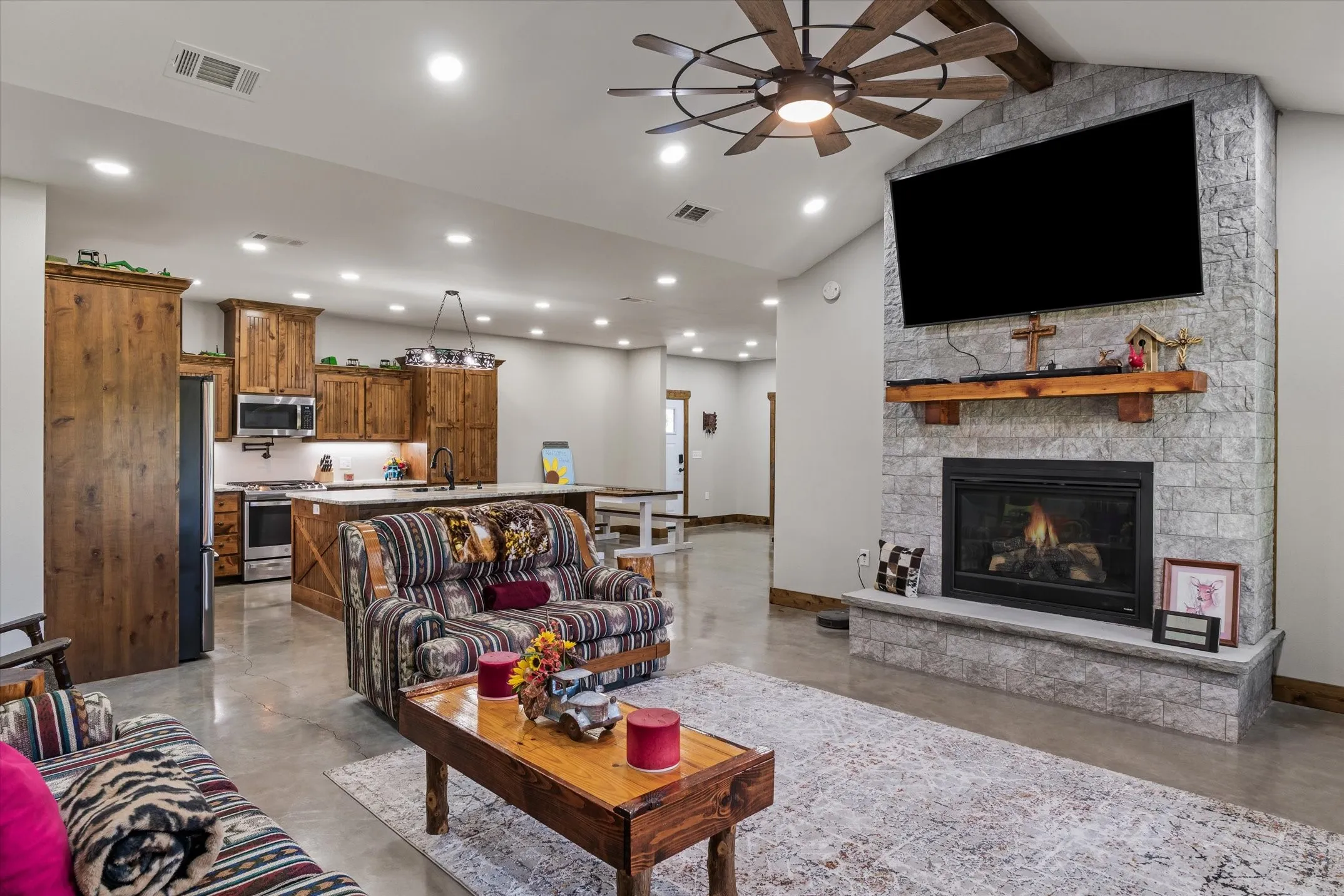 Single Family Residence For Sale in Van Zandt County , 182 VZ County Road 1228, Canton, Texas 75103, 5 Bedroom, 3 Bathroom, Garage spaces, 2,528 Sqft, built in 2022, mls#21321165, Real Estate Agent in Canton, Homes For Sale in Van Zandt county, Homes For Sale in Canton, Realtor in Canton Texas, Real Estate Brokerage Independent Realty Texas, Luminita Cordes Realtor