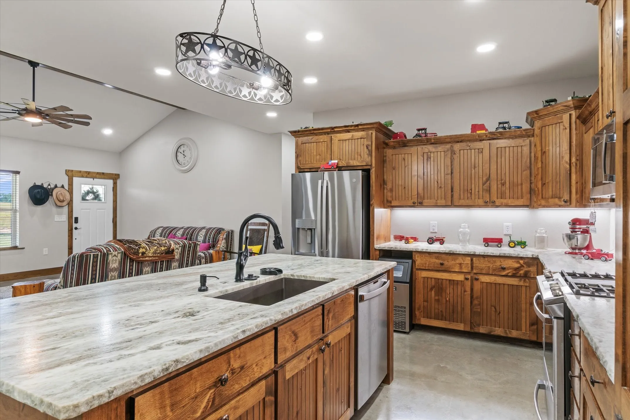 Single Family Residence For Sale in Van Zandt County , 182 VZ County Road 1228, Canton, Texas 75103, 5 Bedroom, 3 Bathroom, Garage spaces, 2,528 Sqft, built in 2022, mls#21321165, Real Estate Agent in Canton, Homes For Sale in Van Zandt county, Homes For Sale in Canton, Realtor in Canton Texas, Real Estate Brokerage Independent Realty Texas, Luminita Cordes Realtor