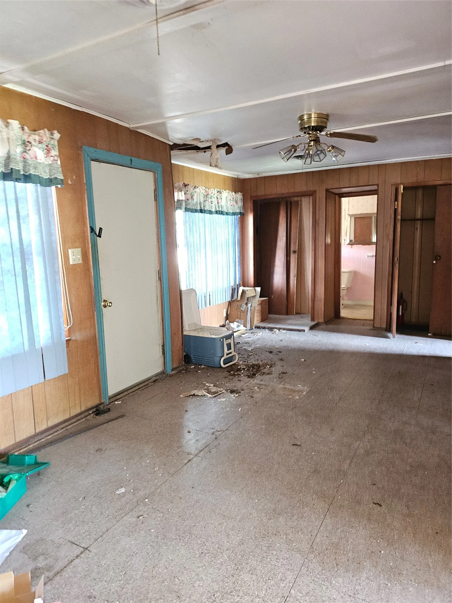 Single Family Residence For Sale in Limestone County , 310 W Milam Street, Mexia, Texas 76667, 4 Bedroom, 4 Bathroom, Garage spaces, 2,443 Sqft, built in 1974, mls#21320168, Real Estate Agent in Mexia, Homes For Sale in Limestone county, Homes For Sale in Mexia, Realtor in Mexia Texas, Real Estate Brokerage Independent Realty Texas, Luminita Cordes Realtor