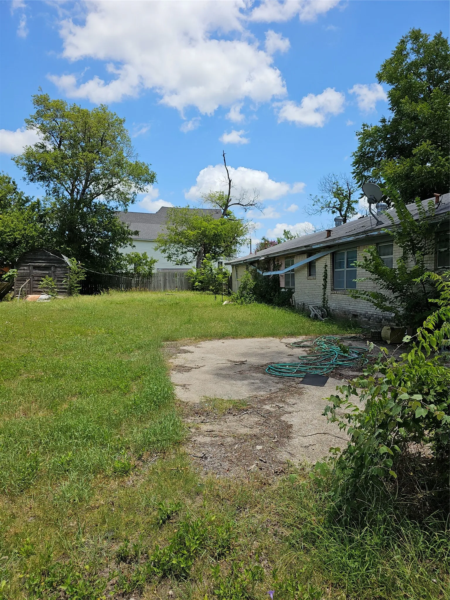Single Family Residence For Sale in Limestone County , 310 W Milam Street, Mexia, Texas 76667, 4 Bedroom, 4 Bathroom, Garage spaces, 2,443 Sqft, built in 1974, mls#21320168, Real Estate Agent in Mexia, Homes For Sale in Limestone county, Homes For Sale in Mexia, Realtor in Mexia Texas, Real Estate Brokerage Independent Realty Texas, Luminita Cordes Realtor