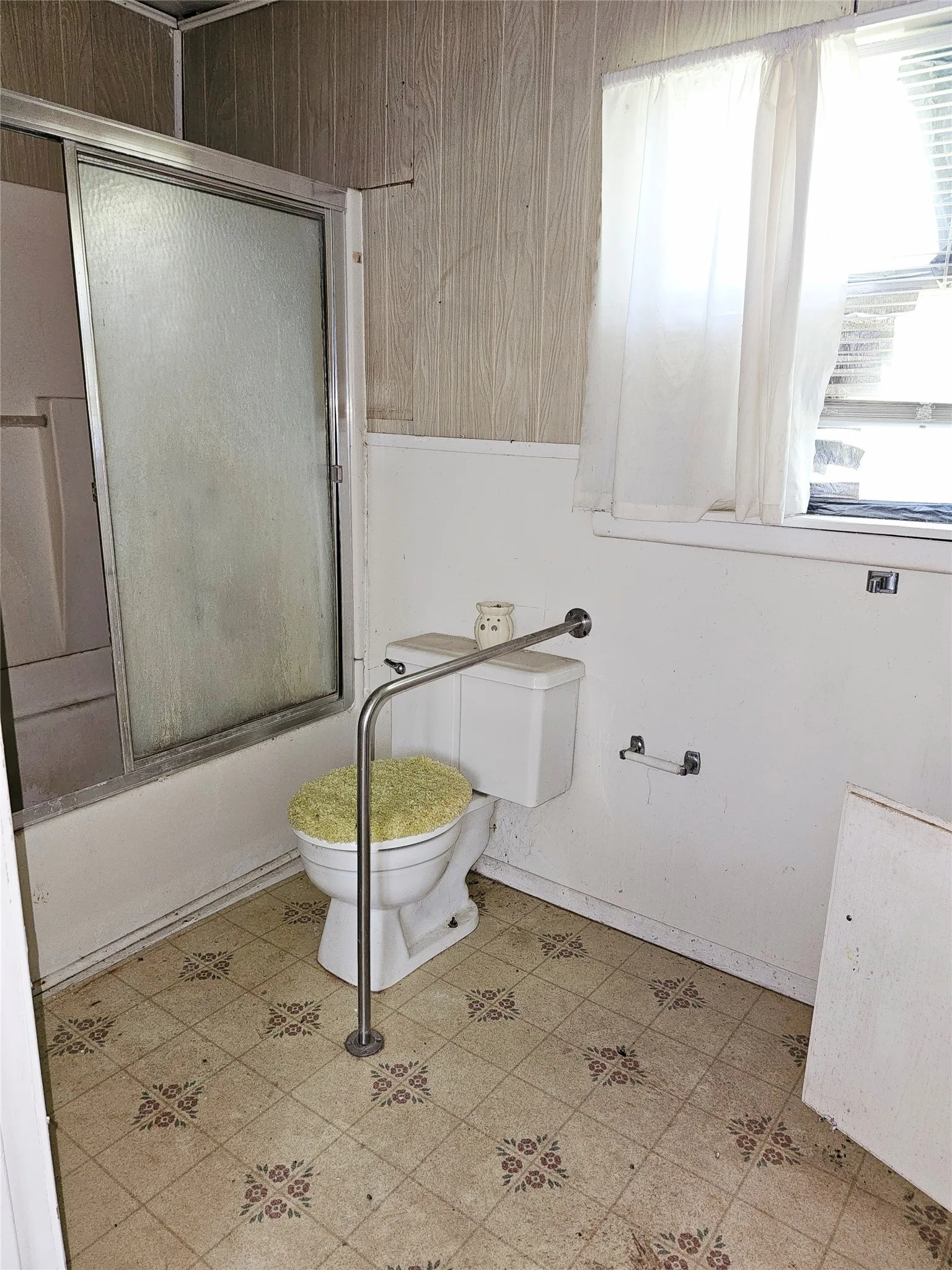 Single Family Residence For Sale in Limestone County , 310 W Milam Street, Mexia, Texas 76667, 4 Bedroom, 4 Bathroom, Garage spaces, 2,443 Sqft, built in 1974, mls#21320168, Real Estate Agent in Mexia, Homes For Sale in Limestone county, Homes For Sale in Mexia, Realtor in Mexia Texas, Real Estate Brokerage Independent Realty Texas, Luminita Cordes Realtor