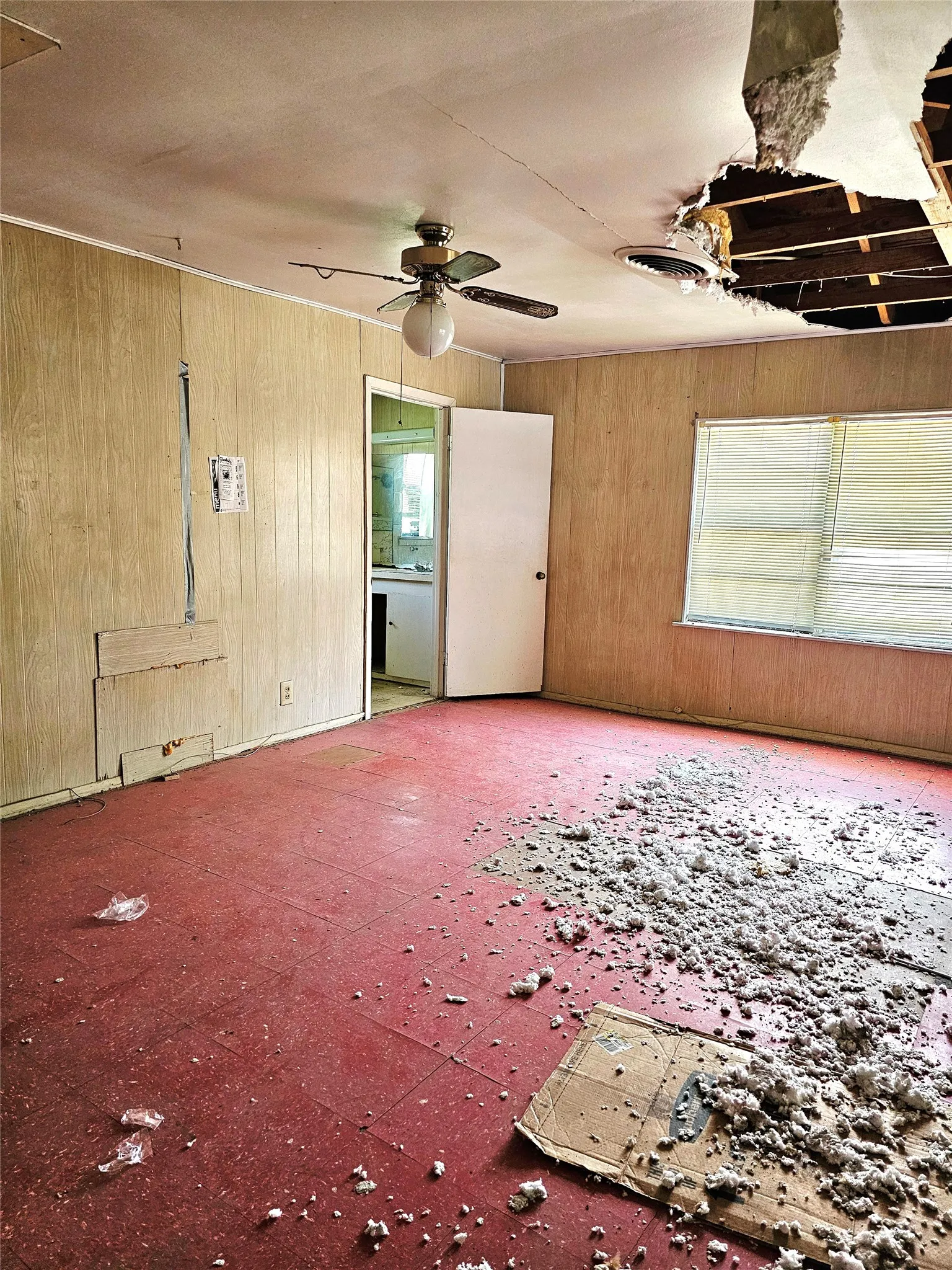 Single Family Residence For Sale in Limestone County , 310 W Milam Street, Mexia, Texas 76667, 4 Bedroom, 4 Bathroom, Garage spaces, 2,443 Sqft, built in 1974, mls#21320168, Real Estate Agent in Mexia, Homes For Sale in Limestone county, Homes For Sale in Mexia, Realtor in Mexia Texas, Real Estate Brokerage Independent Realty Texas, Luminita Cordes Realtor