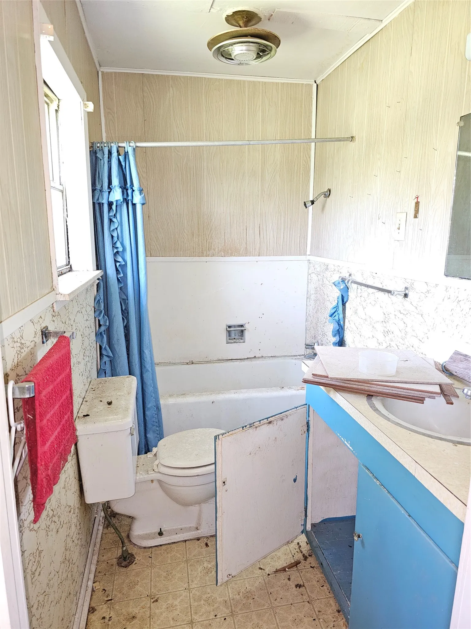 Single Family Residence For Sale in Limestone County , 310 W Milam Street, Mexia, Texas 76667, 4 Bedroom, 4 Bathroom, Garage spaces, 2,443 Sqft, built in 1974, mls#21320168, Real Estate Agent in Mexia, Homes For Sale in Limestone county, Homes For Sale in Mexia, Realtor in Mexia Texas, Real Estate Brokerage Independent Realty Texas, Luminita Cordes Realtor