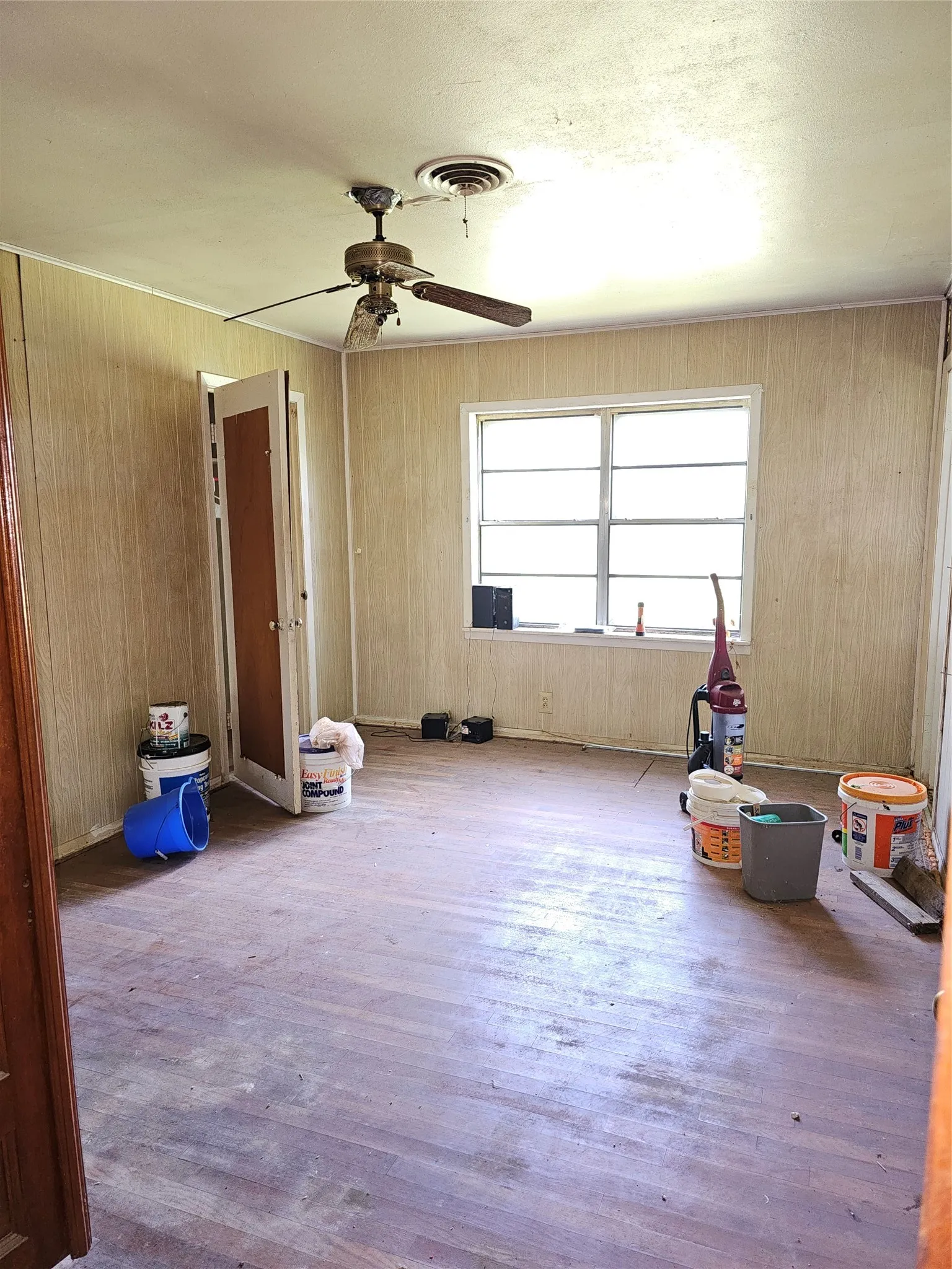 Single Family Residence For Sale in Limestone County , 310 W Milam Street, Mexia, Texas 76667, 4 Bedroom, 4 Bathroom, Garage spaces, 2,443 Sqft, built in 1974, mls#21320168, Real Estate Agent in Mexia, Homes For Sale in Limestone county, Homes For Sale in Mexia, Realtor in Mexia Texas, Real Estate Brokerage Independent Realty Texas, Luminita Cordes Realtor