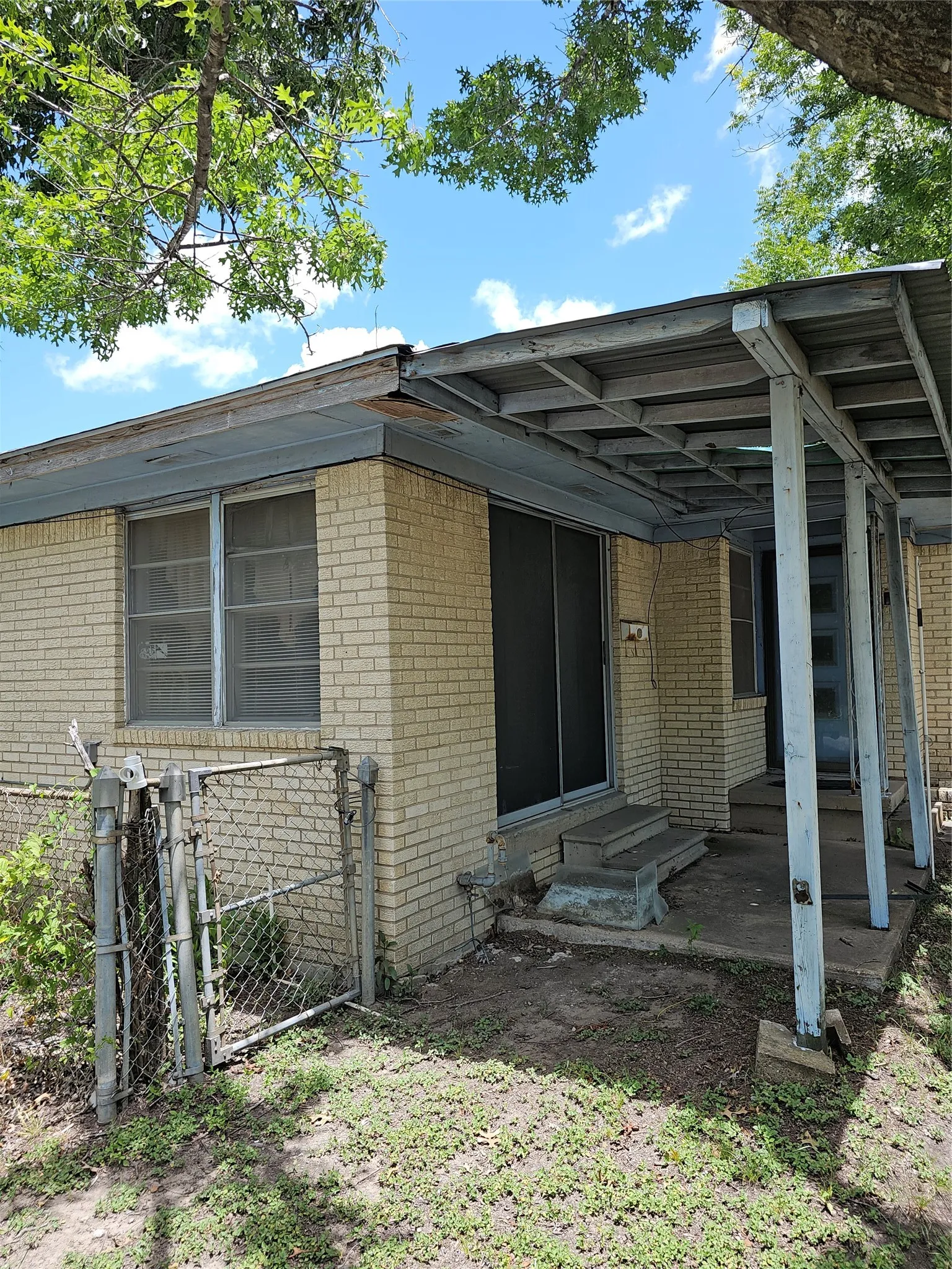 Front door/porch