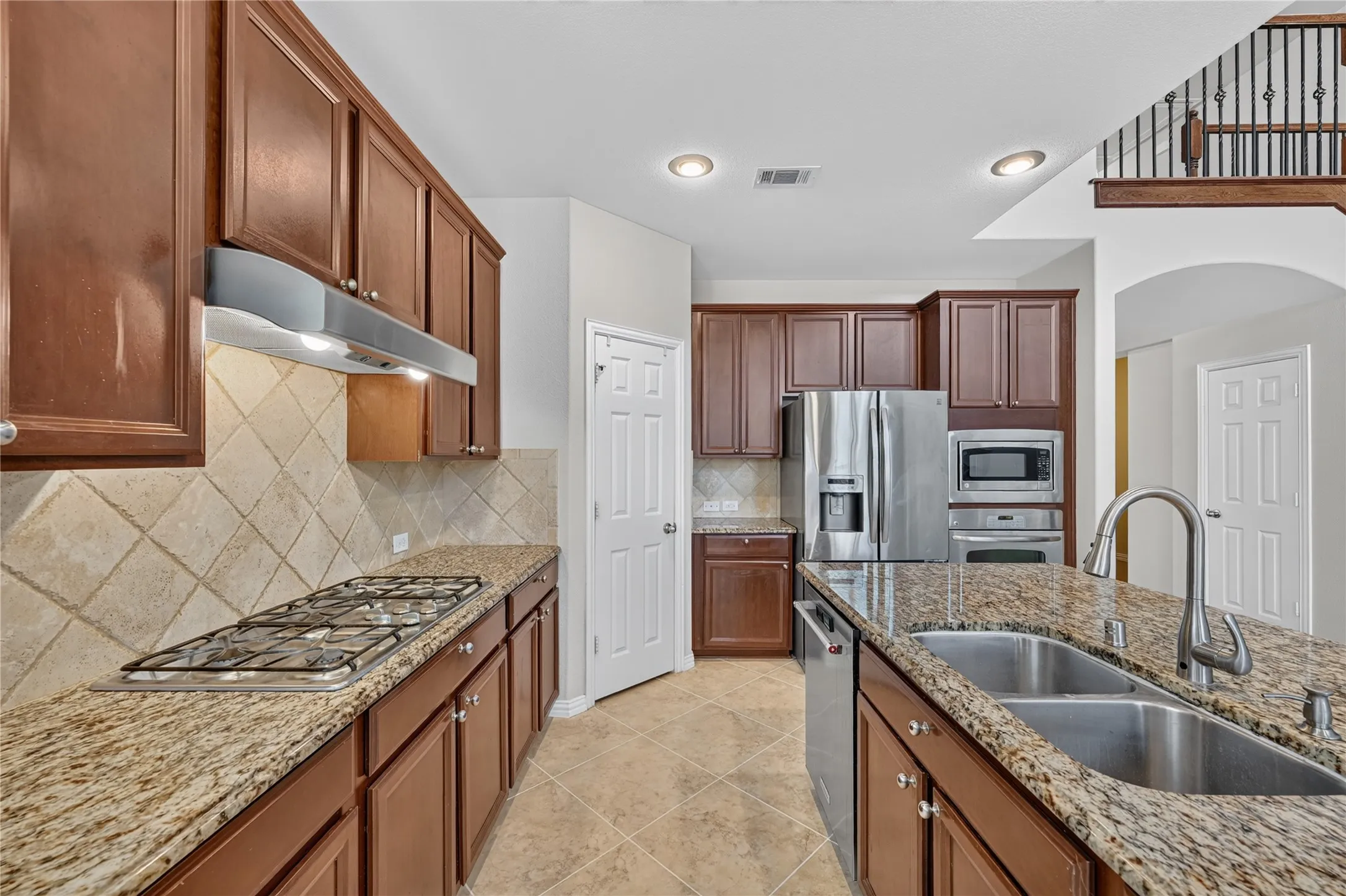 Single Family Residence For Sale in Denton County , 1049 Chickasaw Drive, Carrollton, Texas 75010, 5 Bedroom, 4 Bathroom, 2 Garage spaces, 3,477 Sqft, built in 2011, mls#21321175, Real Estate Agent in Carrollton, Homes For Sale in Denton county, Homes For Sale in Carrollton, Realtor in Carrollton Texas, Real Estate Brokerage Independent Realty Texas, Luminita Cordes Realtor