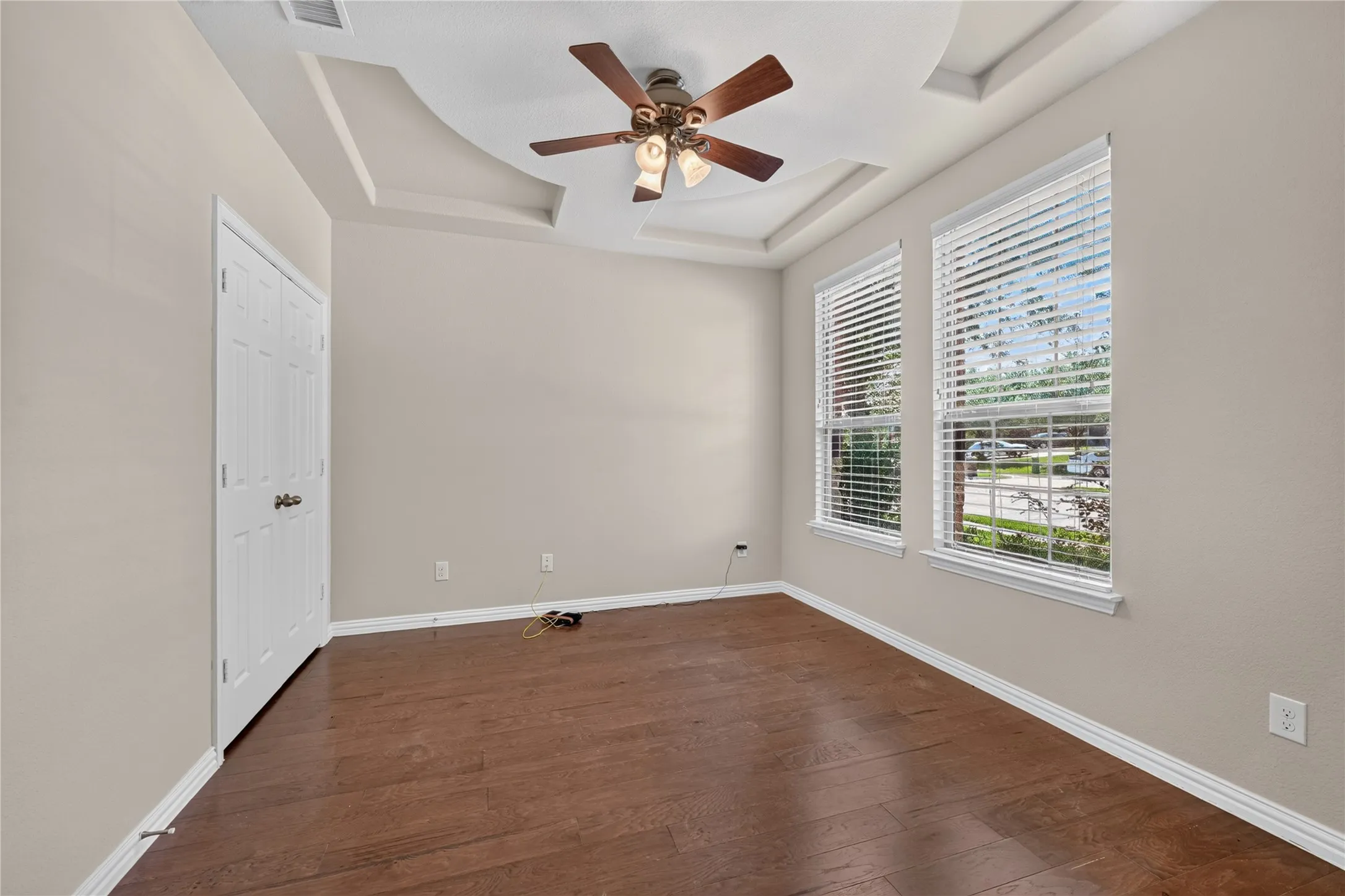 Single Family Residence For Sale in Denton County , 1049 Chickasaw Drive, Carrollton, Texas 75010, 5 Bedroom, 4 Bathroom, 2 Garage spaces, 3,477 Sqft, built in 2011, mls#21321175, Real Estate Agent in Carrollton, Homes For Sale in Denton county, Homes For Sale in Carrollton, Realtor in Carrollton Texas, Real Estate Brokerage Independent Realty Texas, Luminita Cordes Realtor
