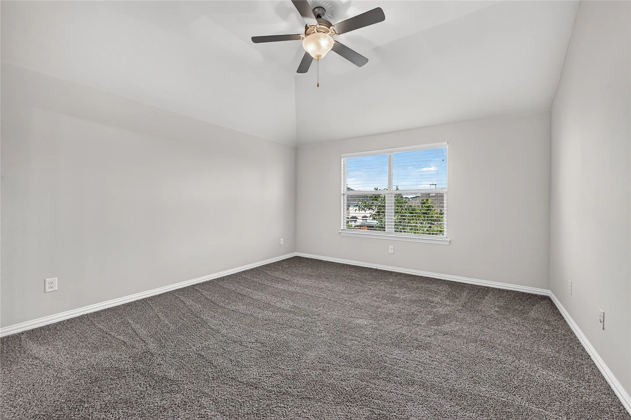 Single Family Residence For Sale in Denton County , 1049 Chickasaw Drive, Carrollton, Texas 75010, 5 Bedroom, 4 Bathroom, 2 Garage spaces, 3,477 Sqft, built in 2011, mls#21321175, Real Estate Agent in Carrollton, Homes For Sale in Denton county, Homes For Sale in Carrollton, Realtor in Carrollton Texas, Real Estate Brokerage Independent Realty Texas, Luminita Cordes Realtor