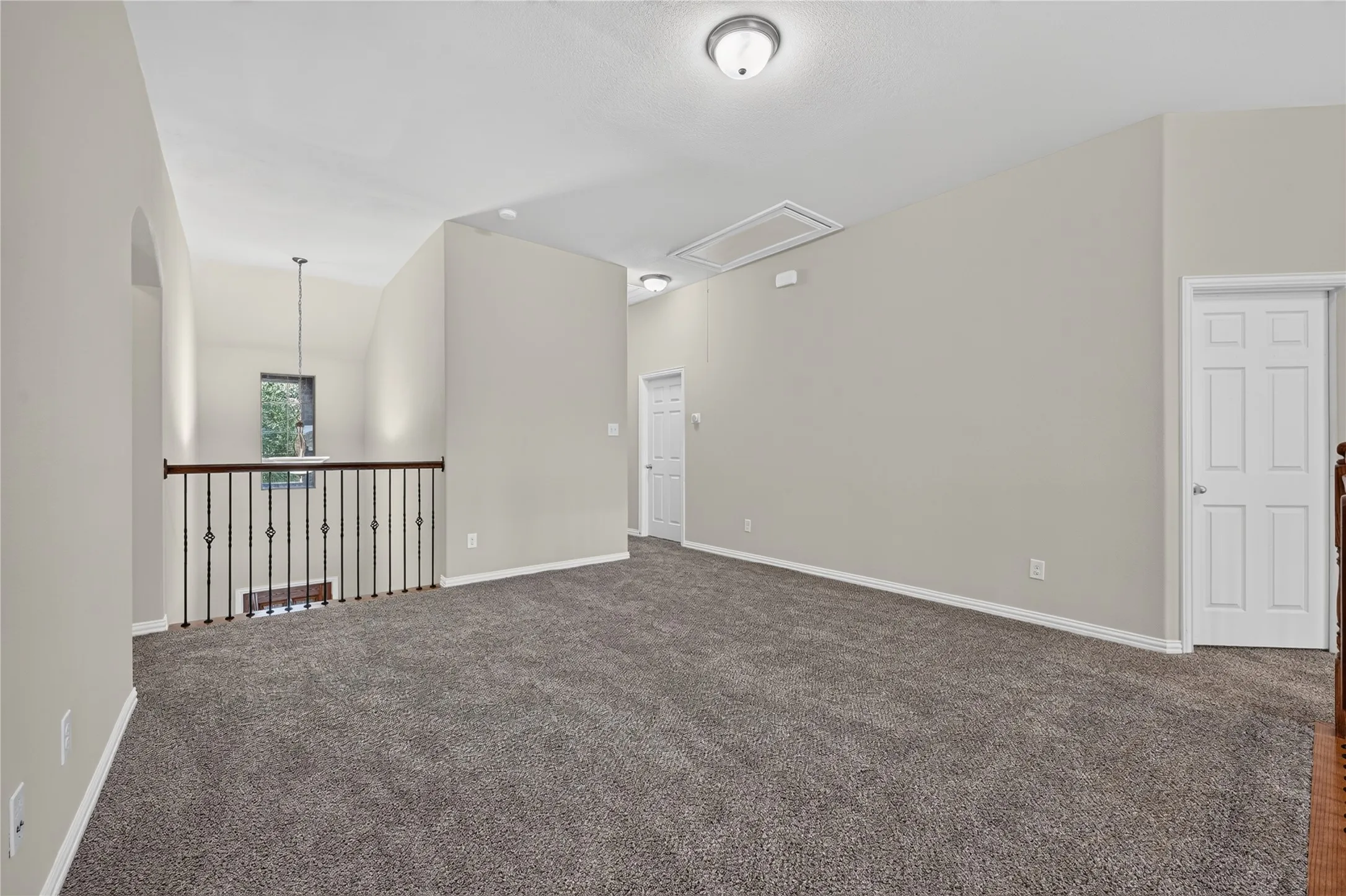 Single Family Residence For Sale in Denton County , 1049 Chickasaw Drive, Carrollton, Texas 75010, 5 Bedroom, 4 Bathroom, 2 Garage spaces, 3,477 Sqft, built in 2011, mls#21321175, Real Estate Agent in Carrollton, Homes For Sale in Denton county, Homes For Sale in Carrollton, Realtor in Carrollton Texas, Real Estate Brokerage Independent Realty Texas, Luminita Cordes Realtor