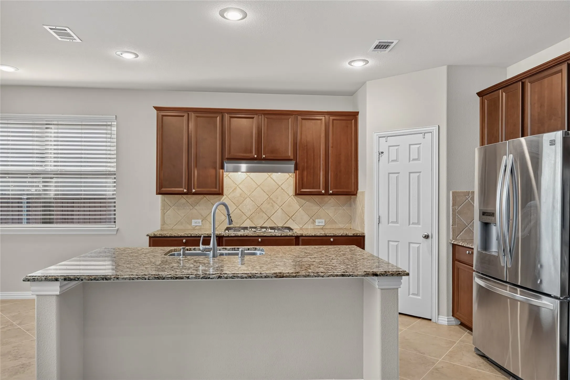 Single Family Residence For Sale in Denton County , 1049 Chickasaw Drive, Carrollton, Texas 75010, 5 Bedroom, 4 Bathroom, 2 Garage spaces, 3,477 Sqft, built in 2011, mls#21321175, Real Estate Agent in Carrollton, Homes For Sale in Denton county, Homes For Sale in Carrollton, Realtor in Carrollton Texas, Real Estate Brokerage Independent Realty Texas, Luminita Cordes Realtor