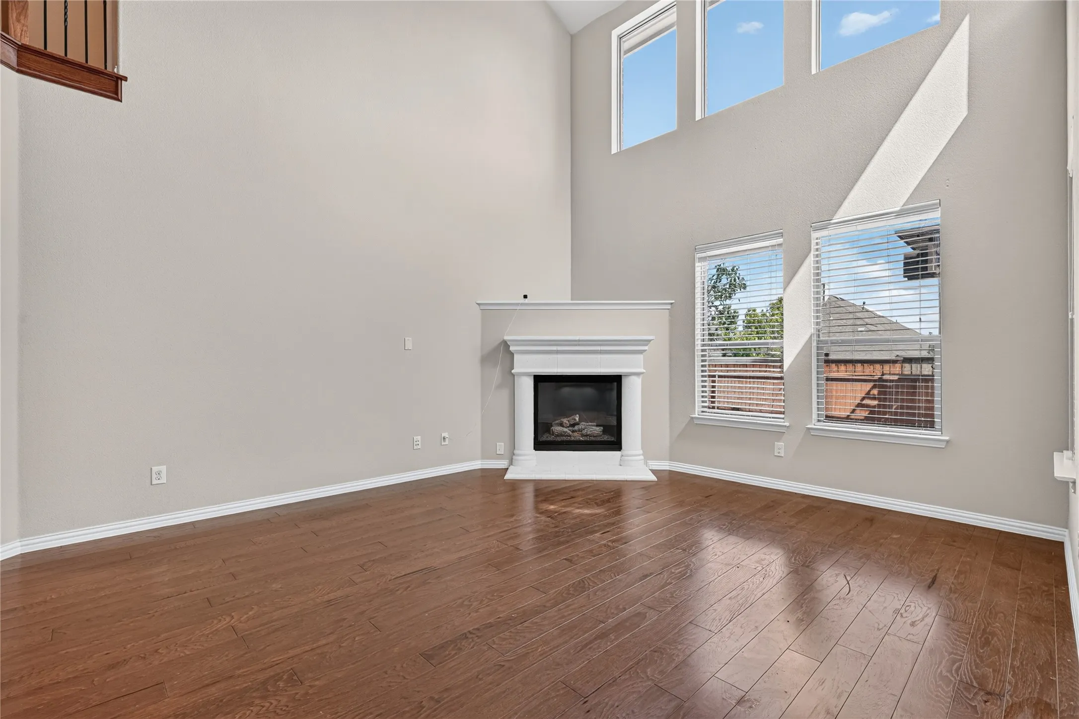 Single Family Residence For Sale in Denton County , 1049 Chickasaw Drive, Carrollton, Texas 75010, 5 Bedroom, 4 Bathroom, 2 Garage spaces, 3,477 Sqft, built in 2011, mls#21321175, Real Estate Agent in Carrollton, Homes For Sale in Denton county, Homes For Sale in Carrollton, Realtor in Carrollton Texas, Real Estate Brokerage Independent Realty Texas, Luminita Cordes Realtor