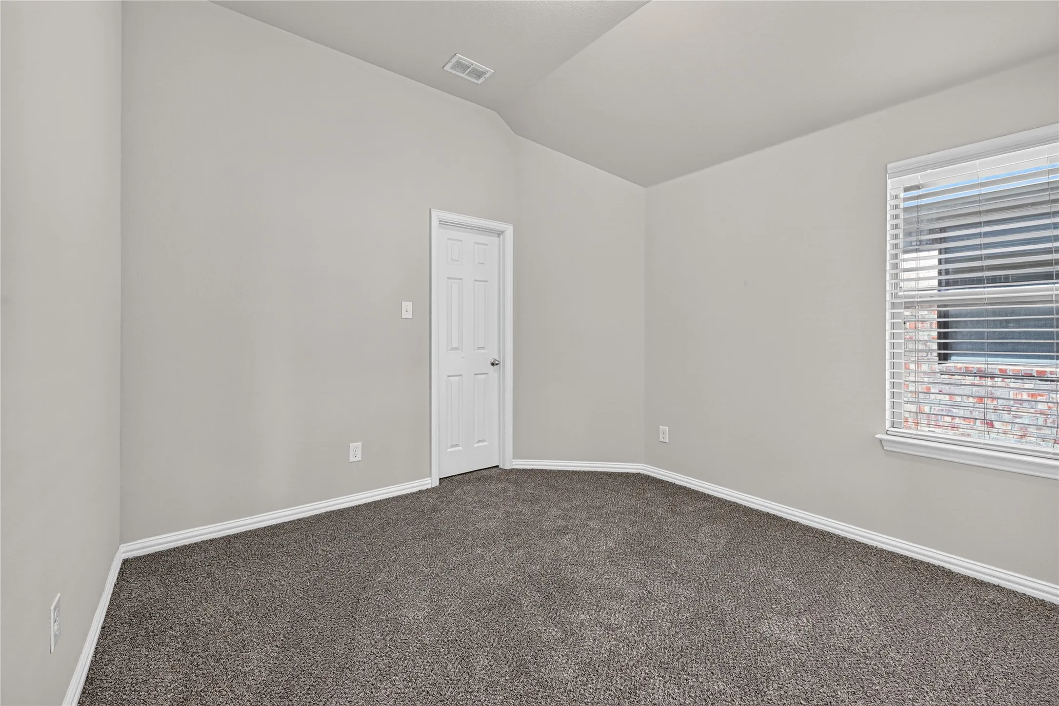 Single Family Residence For Sale in Denton County , 1049 Chickasaw Drive, Carrollton, Texas 75010, 5 Bedroom, 4 Bathroom, 2 Garage spaces, 3,477 Sqft, built in 2011, mls#21321175, Real Estate Agent in Carrollton, Homes For Sale in Denton county, Homes For Sale in Carrollton, Realtor in Carrollton Texas, Real Estate Brokerage Independent Realty Texas, Luminita Cordes Realtor