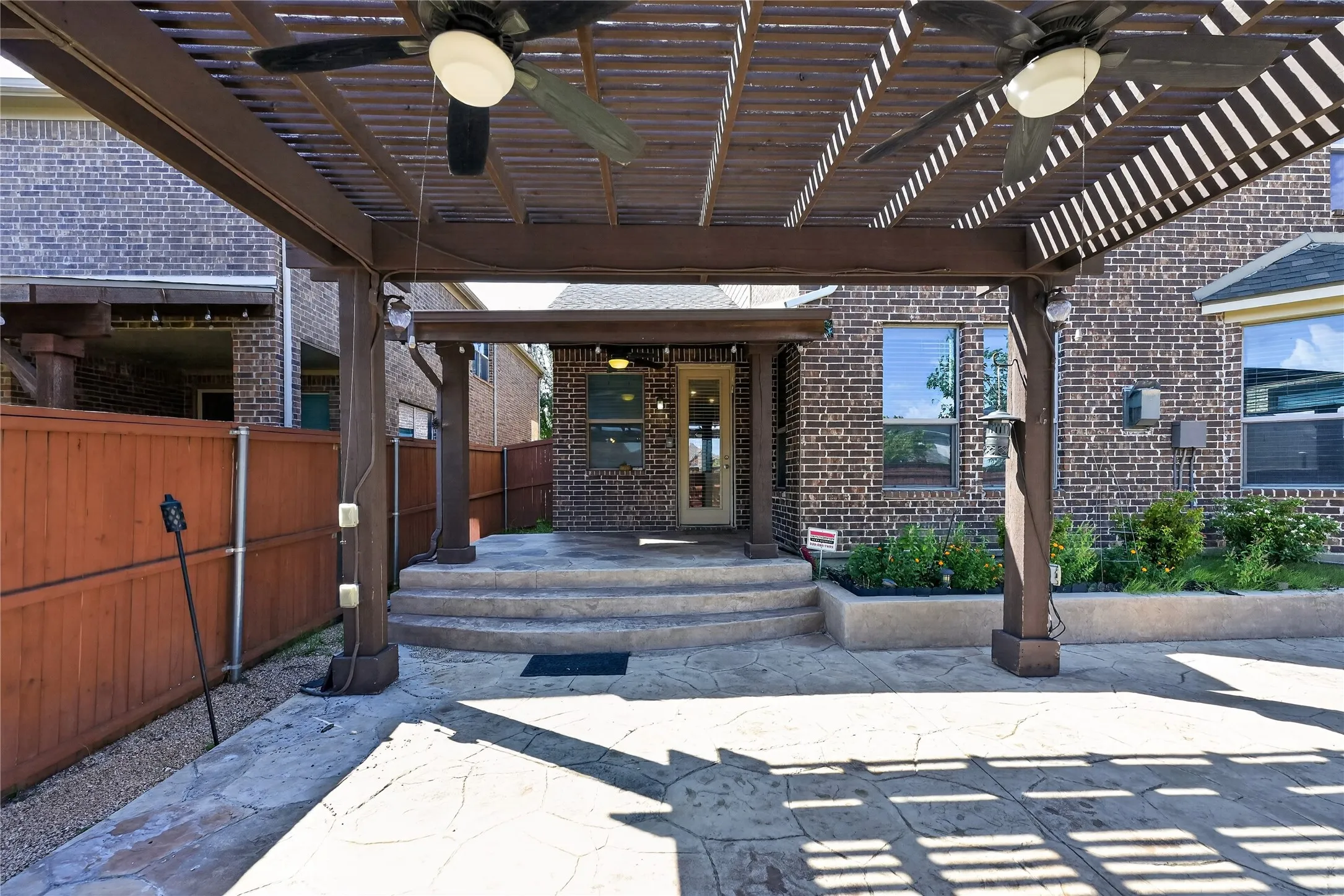 Single Family Residence For Sale in Denton County , 1049 Chickasaw Drive, Carrollton, Texas 75010, 5 Bedroom, 4 Bathroom, 2 Garage spaces, 3,477 Sqft, built in 2011, mls#21321175, Real Estate Agent in Carrollton, Homes For Sale in Denton county, Homes For Sale in Carrollton, Realtor in Carrollton Texas, Real Estate Brokerage Independent Realty Texas, Luminita Cordes Realtor