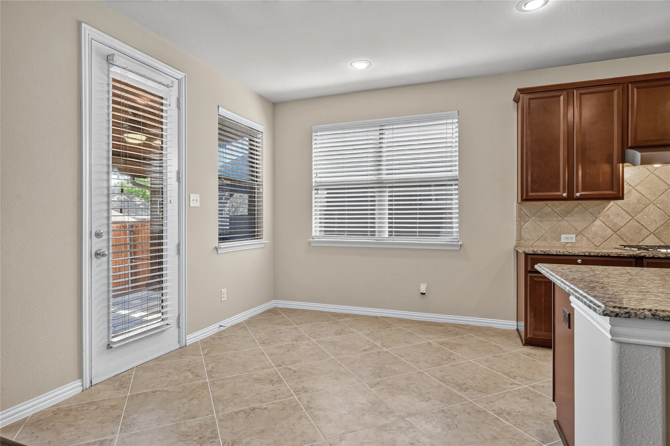 Single Family Residence For Sale in Denton County , 1049 Chickasaw Drive, Carrollton, Texas 75010, 5 Bedroom, 4 Bathroom, 2 Garage spaces, 3,477 Sqft, built in 2011, mls#21321175, Real Estate Agent in Carrollton, Homes For Sale in Denton county, Homes For Sale in Carrollton, Realtor in Carrollton Texas, Real Estate Brokerage Independent Realty Texas, Luminita Cordes Realtor