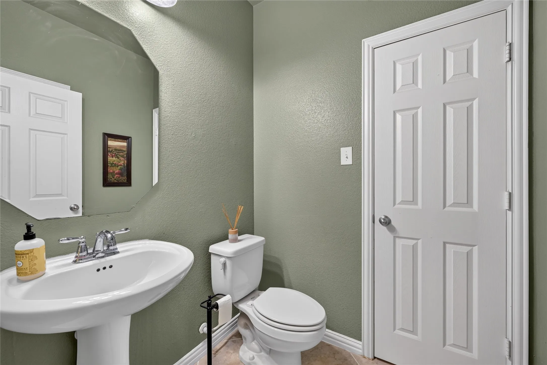 Single Family Residence For Sale in Denton County , 1049 Chickasaw Drive, Carrollton, Texas 75010, 5 Bedroom, 4 Bathroom, 2 Garage spaces, 3,477 Sqft, built in 2011, mls#21321175, Real Estate Agent in Carrollton, Homes For Sale in Denton county, Homes For Sale in Carrollton, Realtor in Carrollton Texas, Real Estate Brokerage Independent Realty Texas, Luminita Cordes Realtor