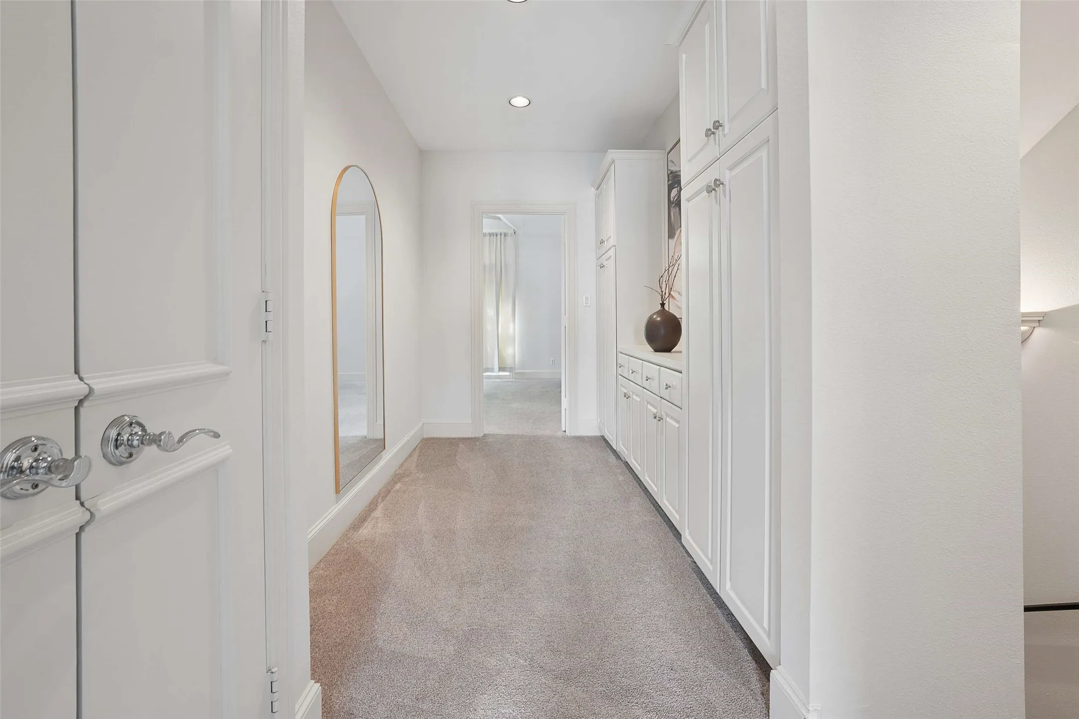 Townhouse For Sale in Dallas County , 2611 Colby Street, Dallas, Texas 75204, 2 Bedroom, 3 Bathroom, 2 Garage spaces, 2,484 Sqft, built in 1997, mls#21312140, Real Estate Agent in Dallas, Homes For Sale in Dallas county, Homes For Sale in Dallas, Realtor in Dallas Texas, Real Estate Brokerage Independent Realty Texas, Luminita Cordes Realtor