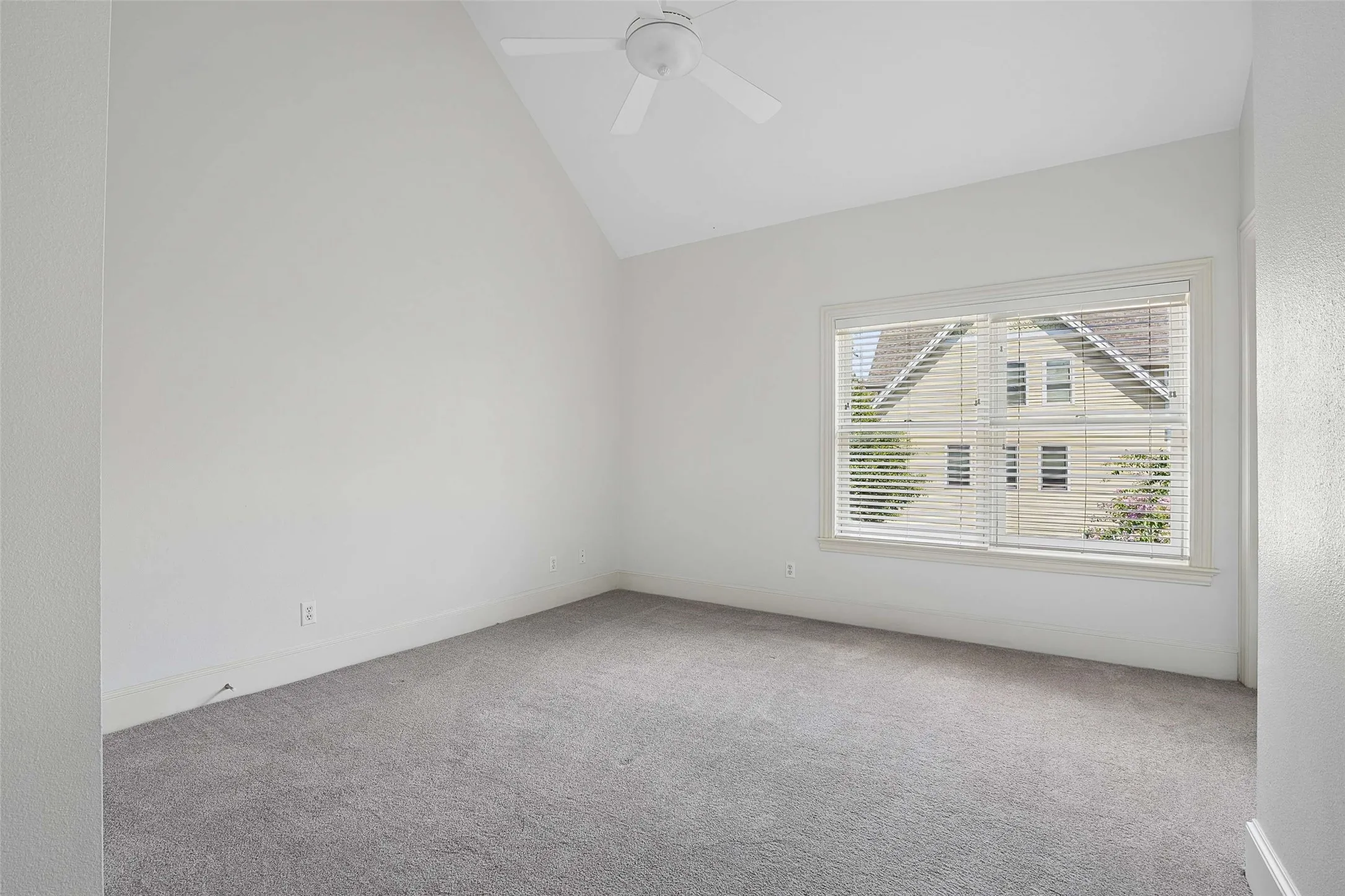 Townhouse For Sale in Dallas County , 2611 Colby Street, Dallas, Texas 75204, 2 Bedroom, 3 Bathroom, 2 Garage spaces, 2,484 Sqft, built in 1997, mls#21312140, Real Estate Agent in Dallas, Homes For Sale in Dallas county, Homes For Sale in Dallas, Realtor in Dallas Texas, Real Estate Brokerage Independent Realty Texas, Luminita Cordes Realtor