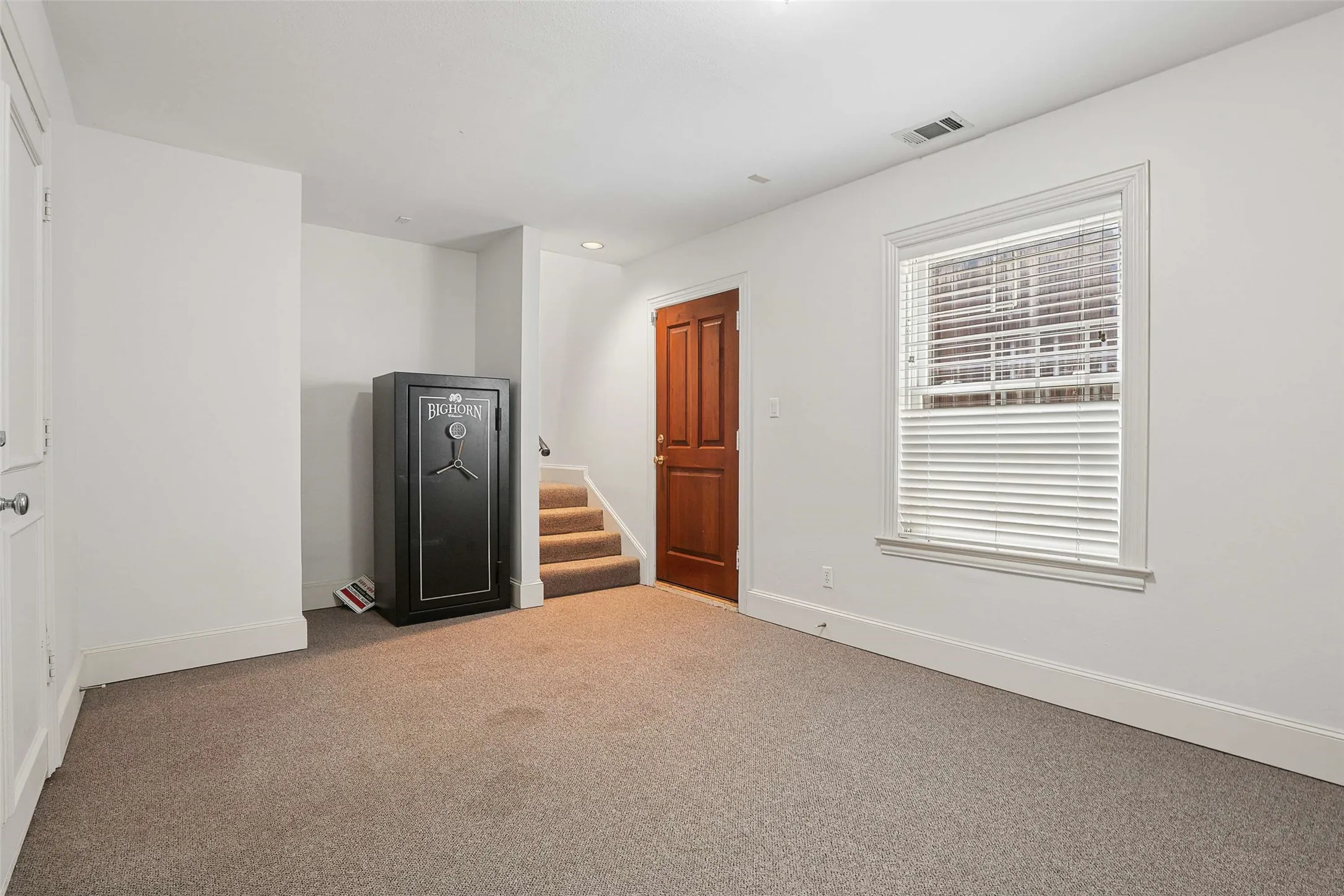 Townhouse For Sale in Dallas County , 2611 Colby Street, Dallas, Texas 75204, 2 Bedroom, 3 Bathroom, 2 Garage spaces, 2,484 Sqft, built in 1997, mls#21312140, Real Estate Agent in Dallas, Homes For Sale in Dallas county, Homes For Sale in Dallas, Realtor in Dallas Texas, Real Estate Brokerage Independent Realty Texas, Luminita Cordes Realtor