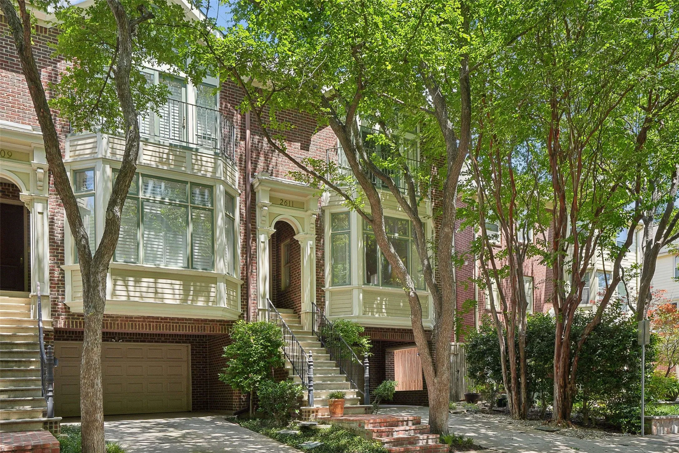Townhouse For Sale in Dallas County , 2611 Colby Street, Dallas, Texas 75204, 2 Bedroom, 3 Bathroom, 2 Garage spaces, 2,484 Sqft, built in 1997, mls#21312140, Real Estate Agent in Dallas, Homes For Sale in Dallas county, Homes For Sale in Dallas, Realtor in Dallas Texas, Real Estate Brokerage Independent Realty Texas, Luminita Cordes Realtor