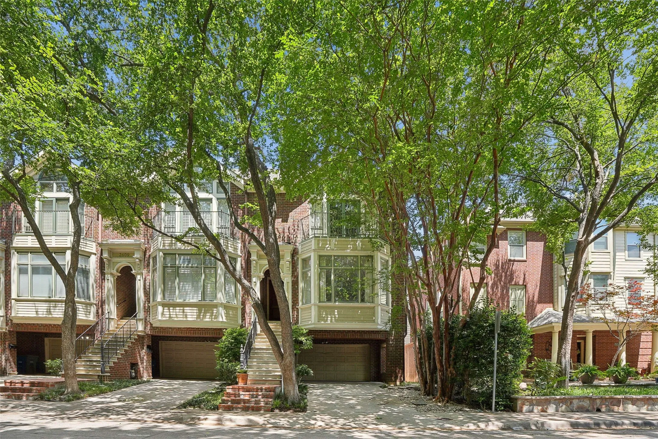 Townhouse For Sale in Dallas County , 2611 Colby Street, Dallas, Texas 75204, 2 Bedroom, 3 Bathroom, 2 Garage spaces, 2,484 Sqft, built in 1997, mls#21312140, Real Estate Agent in Dallas, Homes For Sale in Dallas county, Homes For Sale in Dallas, Realtor in Dallas Texas, Real Estate Brokerage Independent Realty Texas, Luminita Cordes Realtor