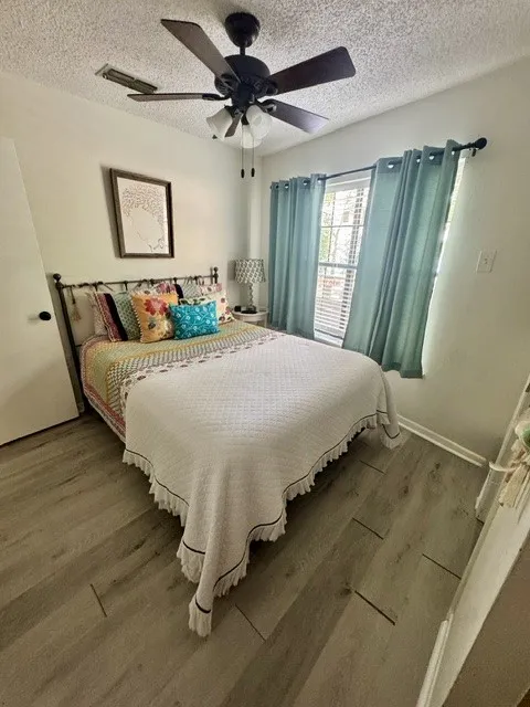 Single Family Residence For Sale in Henderson County , 22019 Brierwood Drive, Frankston, Texas 75763, 3 Bedroom, 2 Bathroom, Garage spaces, 1,056 Sqft, built in 1985, mls#21319812, Real Estate Agent in Frankston, Homes For Sale in Henderson county, Homes For Sale in Frankston, Realtor in Frankston Texas, Real Estate Brokerage Independent Realty Texas, Luminita Cordes Realtor