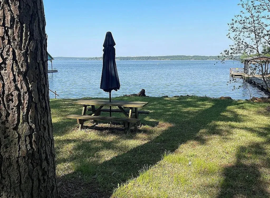 Single Family Residence For Sale in Henderson County , 22019 Brierwood Drive, Frankston, Texas 75763, 3 Bedroom, 2 Bathroom, Garage spaces, 1,056 Sqft, built in 1985, mls#21319812, Real Estate Agent in Frankston, Homes For Sale in Henderson county, Homes For Sale in Frankston, Realtor in Frankston Texas, Real Estate Brokerage Independent Realty Texas, Luminita Cordes Realtor