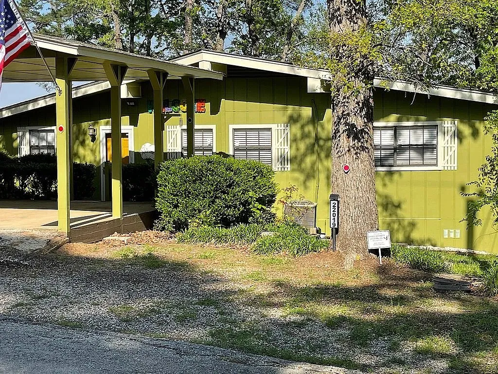 Single Family Residence For Sale in Henderson County , 22019 Brierwood Drive, Frankston, Texas 75763, 3 Bedroom, 2 Bathroom, Garage spaces, 1,056 Sqft, built in 1985, mls#21319812, Real Estate Agent in Frankston, Homes For Sale in Henderson county, Homes For Sale in Frankston, Realtor in Frankston Texas, Real Estate Brokerage Independent Realty Texas, Luminita Cordes Realtor