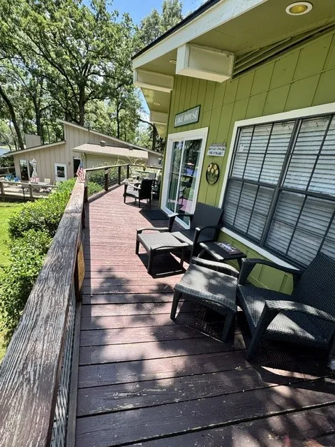 Single Family Residence For Sale in Henderson County , 22019 Brierwood Drive, Frankston, Texas 75763, 3 Bedroom, 2 Bathroom, Garage spaces, 1,056 Sqft, built in 1985, mls#21319812, Real Estate Agent in Frankston, Homes For Sale in Henderson county, Homes For Sale in Frankston, Realtor in Frankston Texas, Real Estate Brokerage Independent Realty Texas, Luminita Cordes Realtor