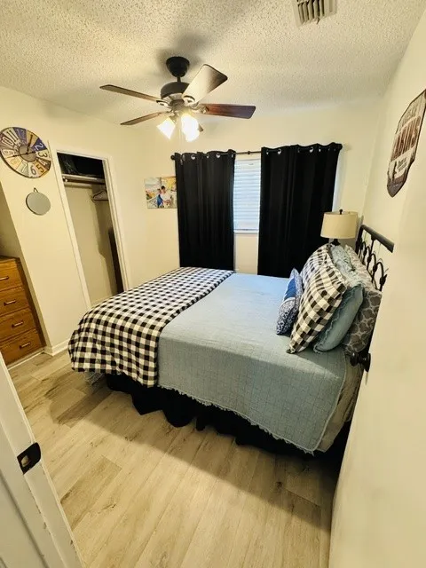 Single Family Residence For Sale in Henderson County , 22019 Brierwood Drive, Frankston, Texas 75763, 3 Bedroom, 2 Bathroom, Garage spaces, 1,056 Sqft, built in 1985, mls#21319812, Real Estate Agent in Frankston, Homes For Sale in Henderson county, Homes For Sale in Frankston, Realtor in Frankston Texas, Real Estate Brokerage Independent Realty Texas, Luminita Cordes Realtor